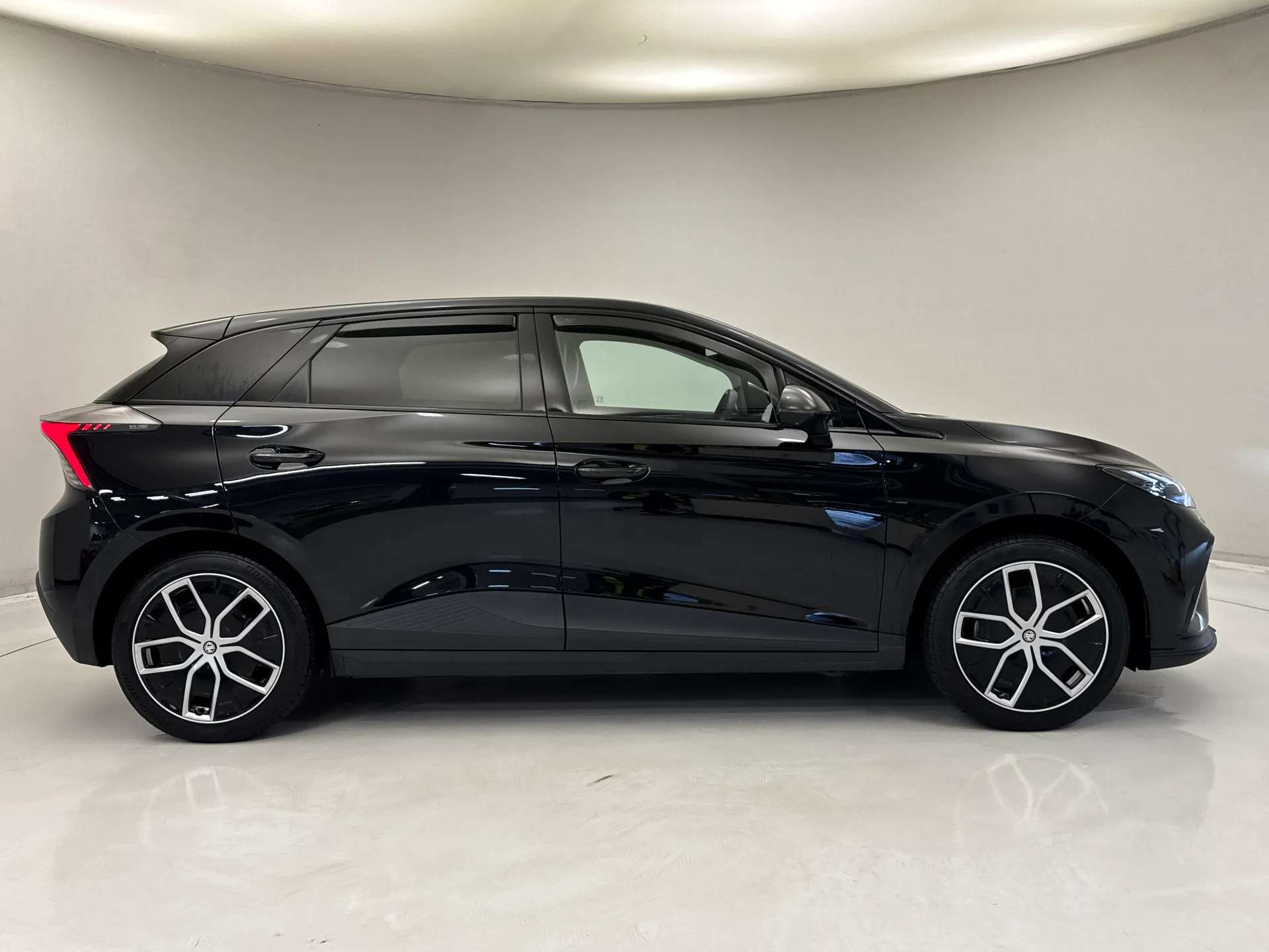 A 2024 MG MG4 150kW Trophy EV Long Range 64kWh 5dr Auto ð¥LOW MILEAGE ⢠TROPHY ð¥ A 2024 MG MG4 150kW Trophy EV Long Range 64kWh 5dr Auto ð¥LOW MILEAGE ⢠TROPHY ð¥