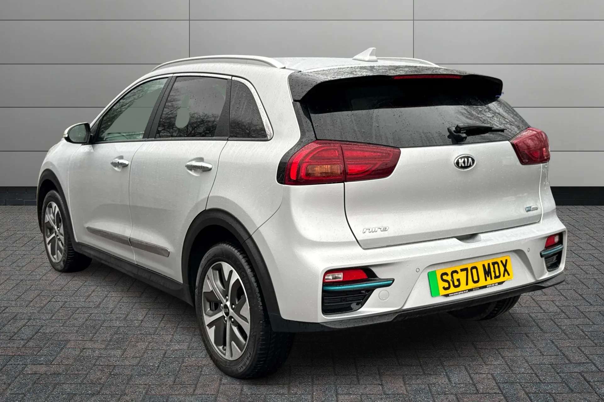A 2020 KIA E-NIRO 150kW 4 64kWh 5dr Auto A 2020 KIA E-NIRO 150kW 4 64kWh 5dr Auto