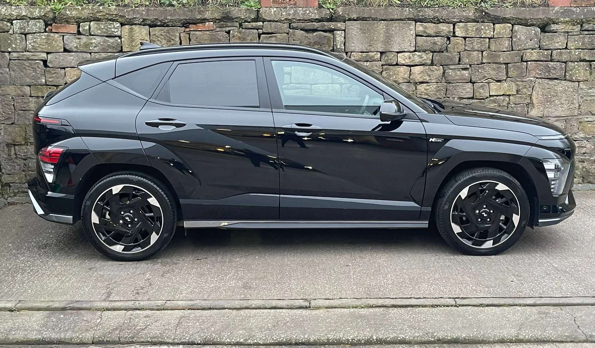 A 2024 HYUNDAI KONA 160kW N Line S 65kWh 5dr Auto âCAMERAâHEATED SEATSâNAVâ A 2024 HYUNDAI KONA 160kW N Line S 65kWh 5dr Auto âCAMERAâHEATED SEATSâNAVâ