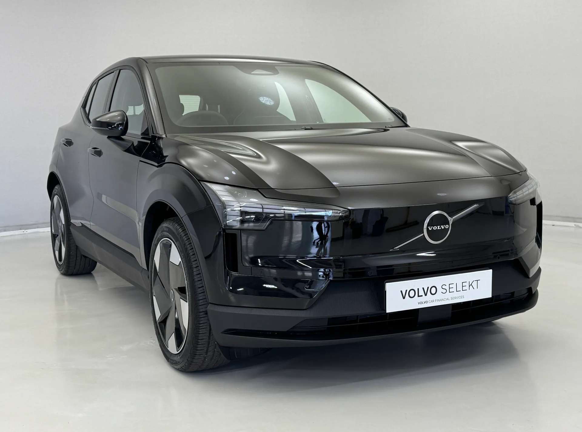 A 2026 VOLVO EX30 200kW SM Extended Range Plus 69kWh 5dr Auto A 2026 VOLVO EX30 200kW SM Extended Range Plus 69kWh 5dr Auto
