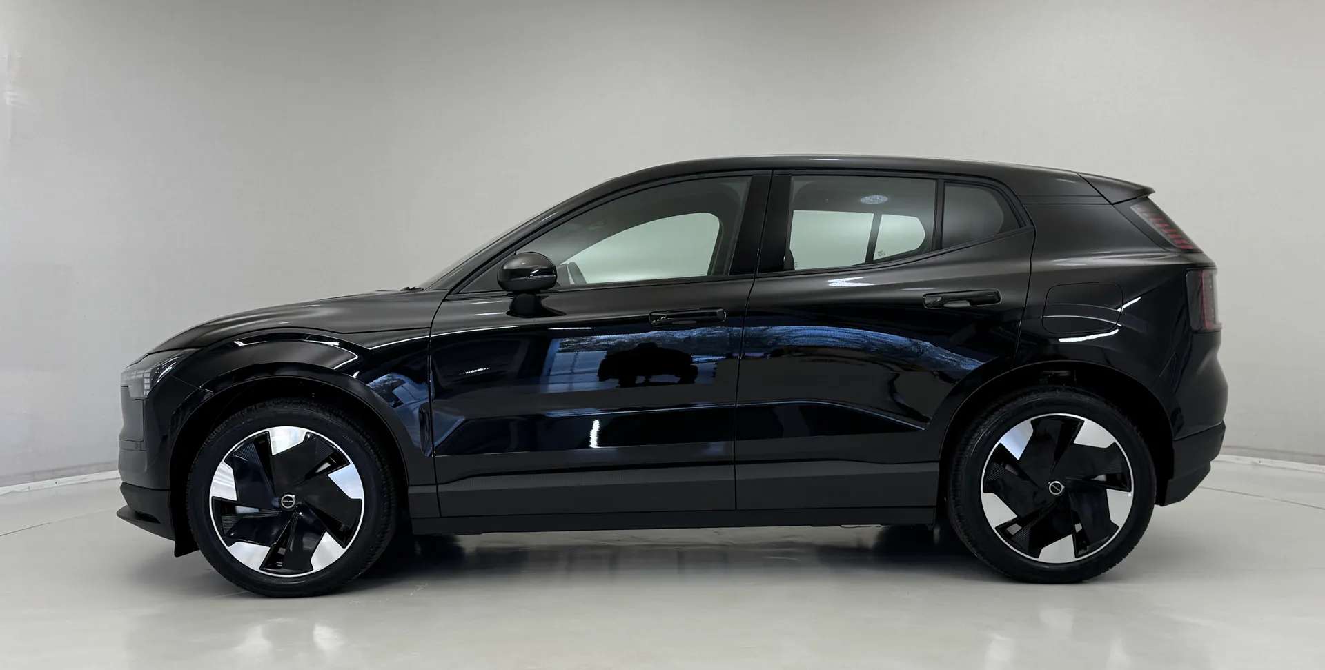 A 2026 VOLVO EX30 200kW SM Extended Range Plus 69kWh 5dr Auto A 2026 VOLVO EX30 200kW SM Extended Range Plus 69kWh 5dr Auto