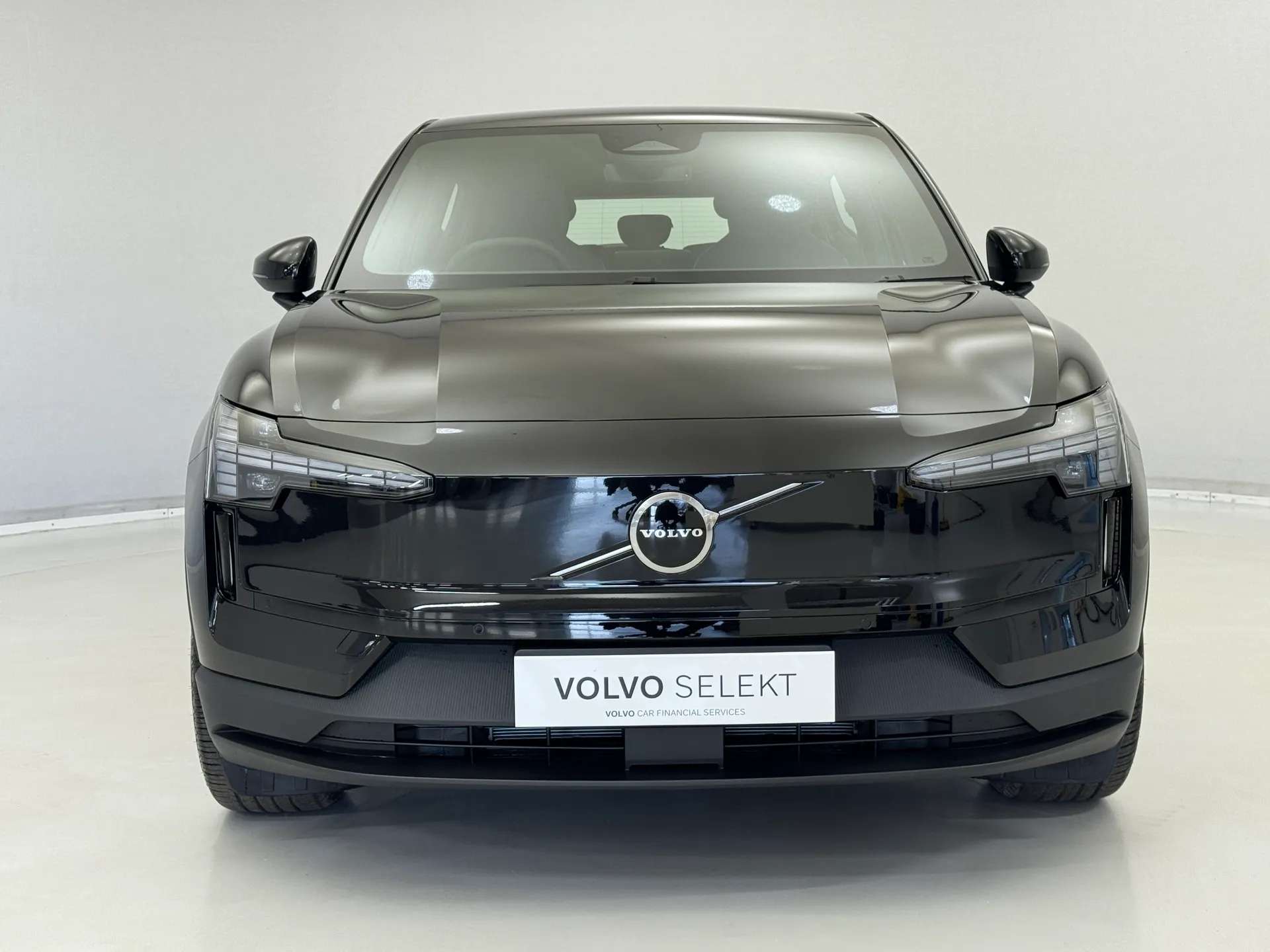 A 2026 VOLVO EX30 200kW SM Extended Range Plus 69kWh 5dr Auto A 2026 VOLVO EX30 200kW SM Extended Range Plus 69kWh 5dr Auto