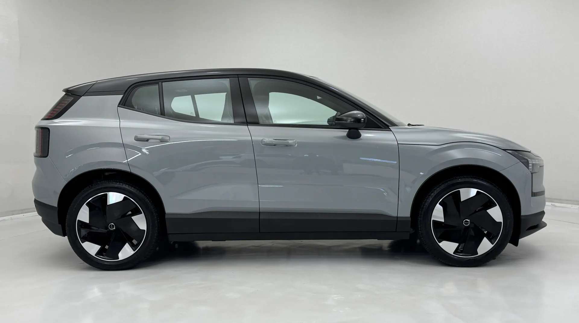 A 2026 VOLVO EX30 200kW SM Extended Range Plus 69kWh 5dr Auto A 2026 VOLVO EX30 200kW SM Extended Range Plus 69kWh 5dr Auto