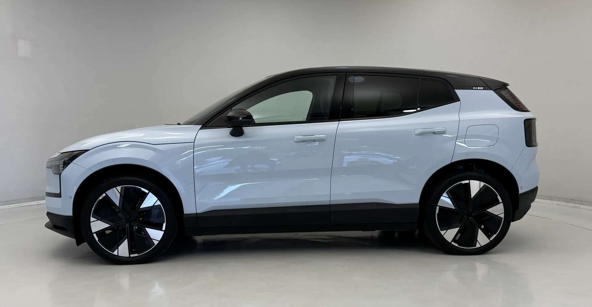 A 2024 VOLVO EX30 200kW SM Extended Range Ultra 69kWh 5dr Auto A 2024 VOLVO EX30 200kW SM Extended Range Ultra 69kWh 5dr Auto