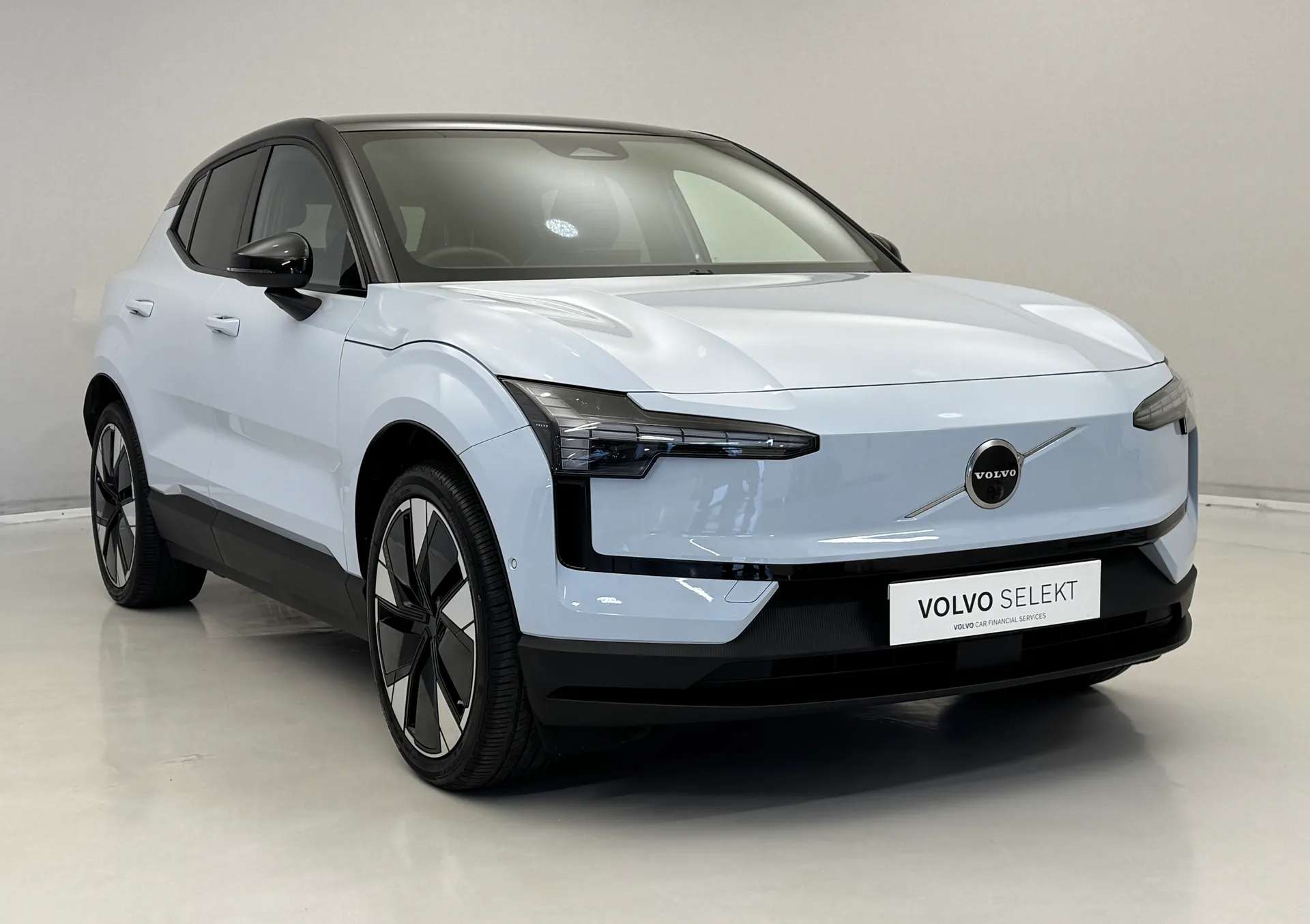 A 2024 VOLVO EX30 200kW SM Extended Range Ultra 69kWh 5dr Auto A 2024 VOLVO EX30 200kW SM Extended Range Ultra 69kWh 5dr Auto