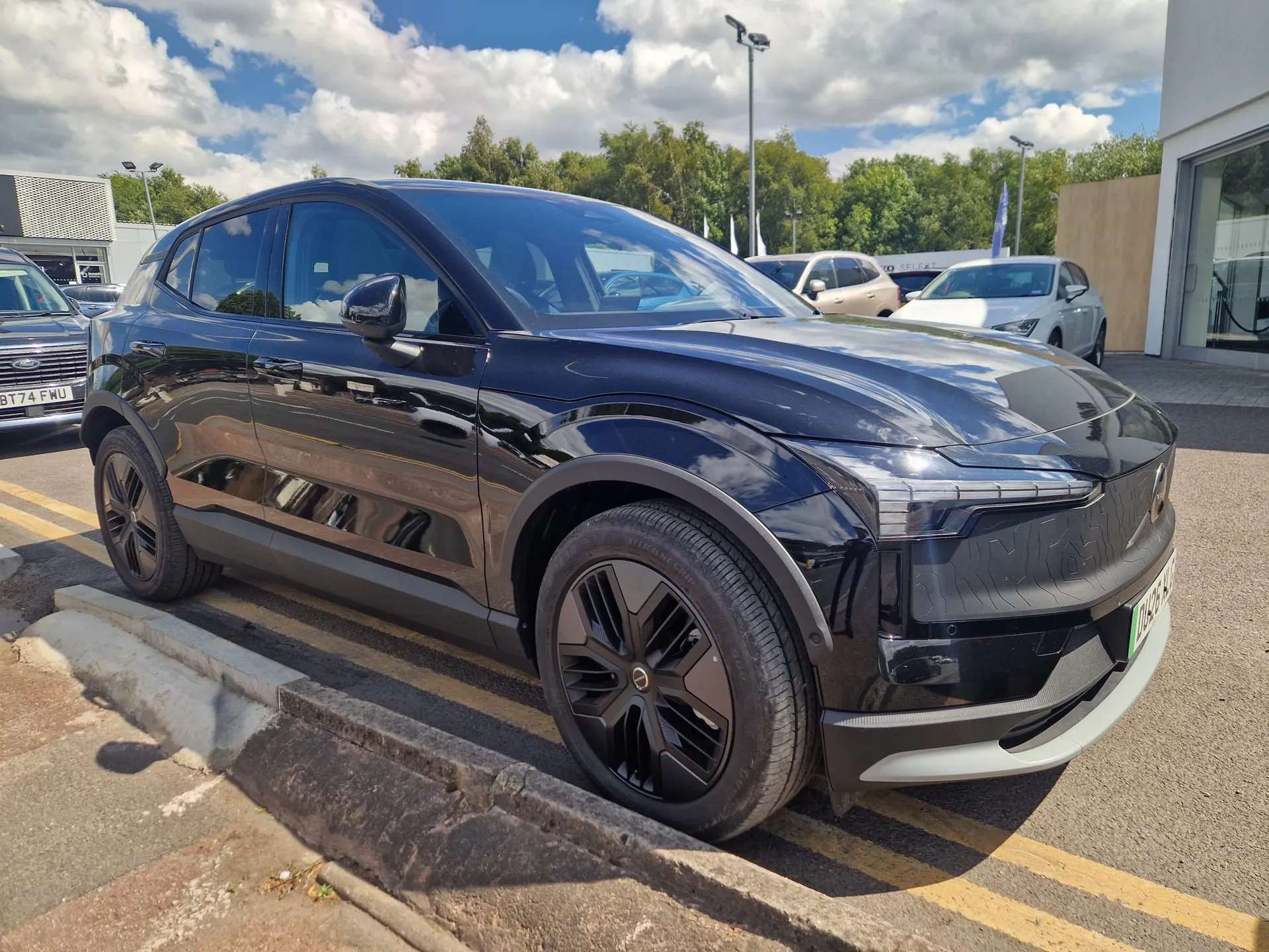 A 2026 VOLVO EX30 315kW TM Perf Cross Country Ultra 69kWh 5dr Auto A 2026 VOLVO EX30 315kW TM Perf Cross Country Ultra 69kWh 5dr Auto