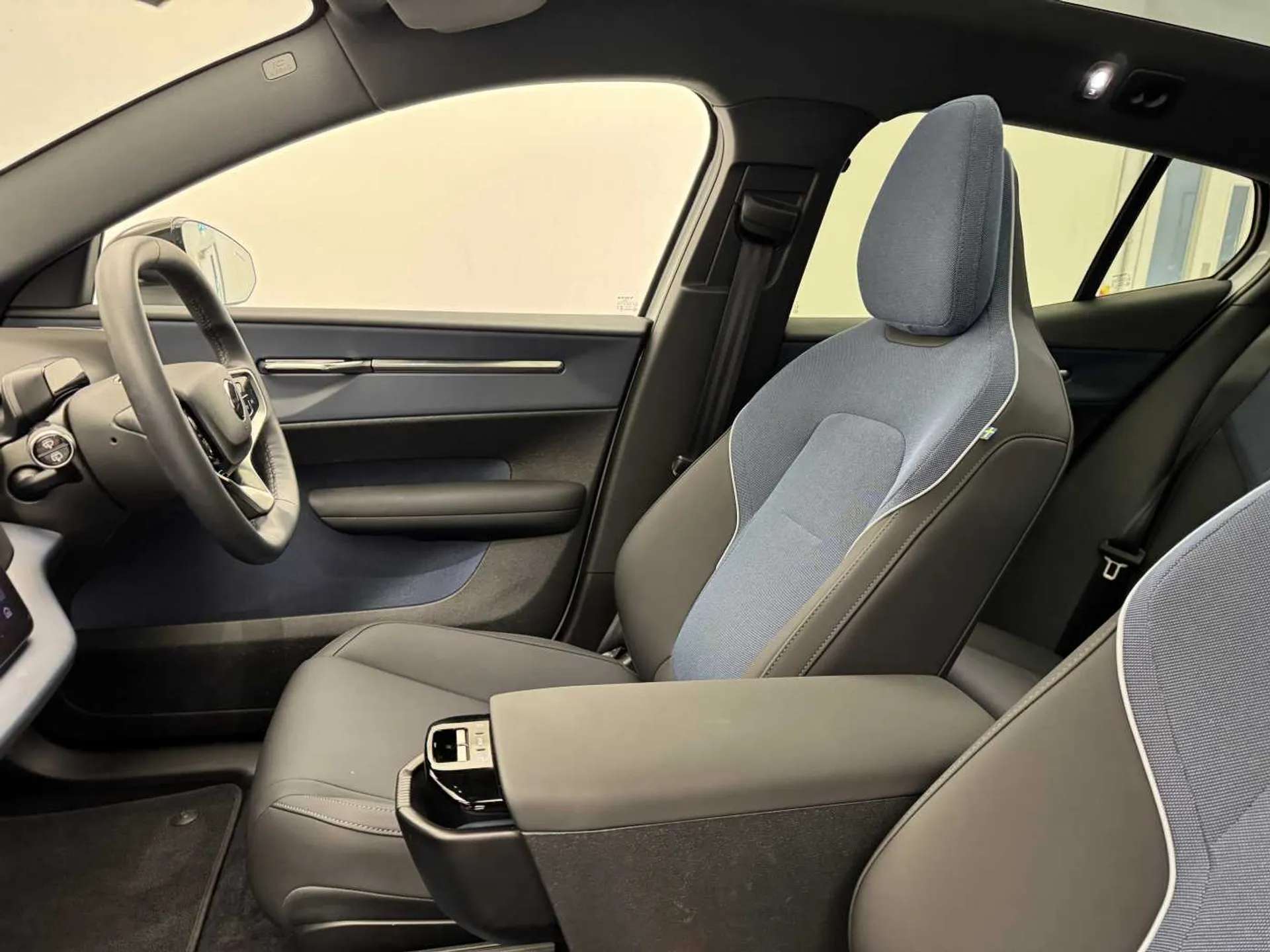 2025 VOLVO EX30 2025 VOLVO EX30