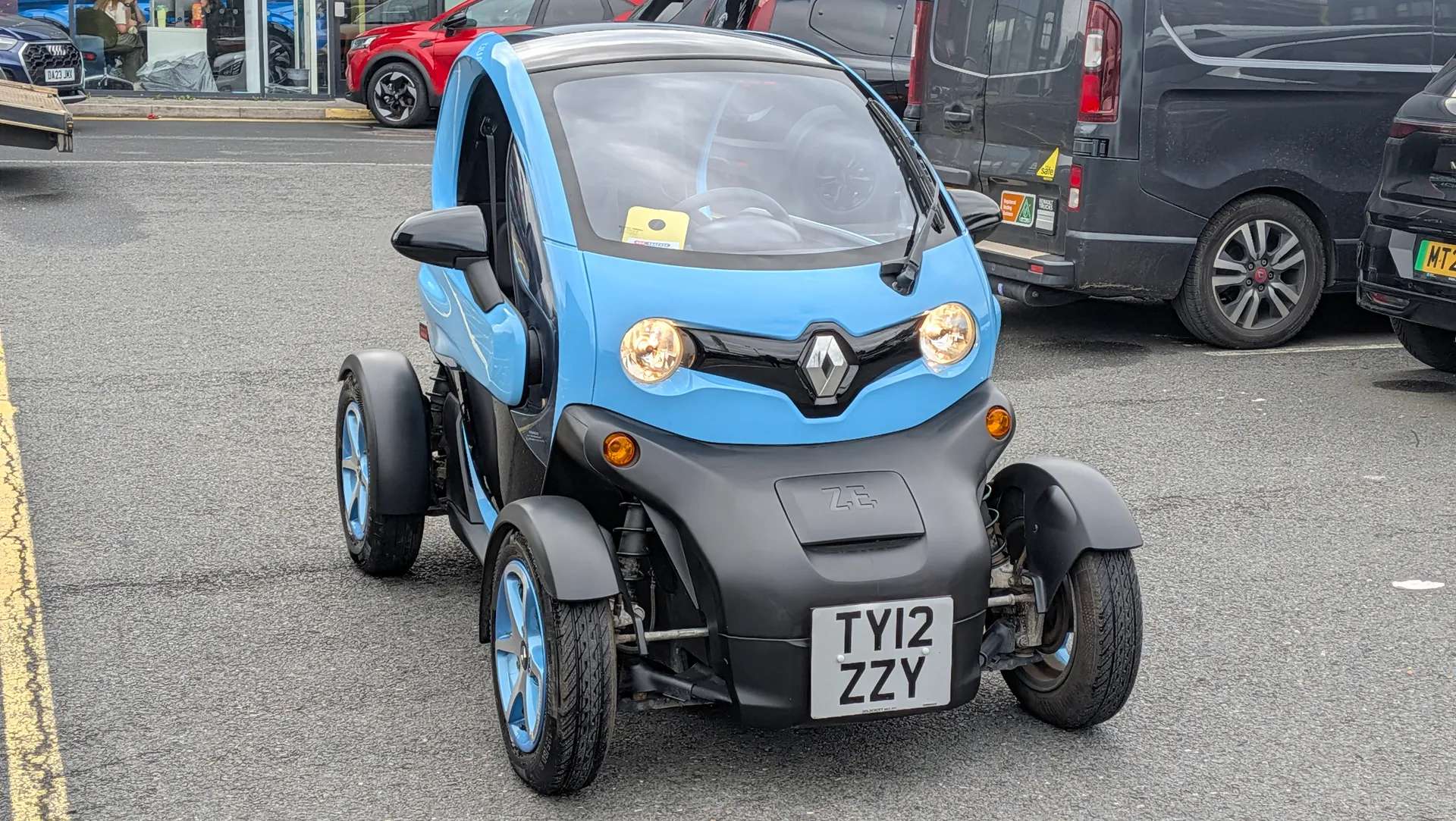A 2022 RENAULT TWIZY 13kW i-Dynamique 6kWh 2dr Auto A 2022 RENAULT TWIZY 13kW i-Dynamique 6kWh 2dr Auto