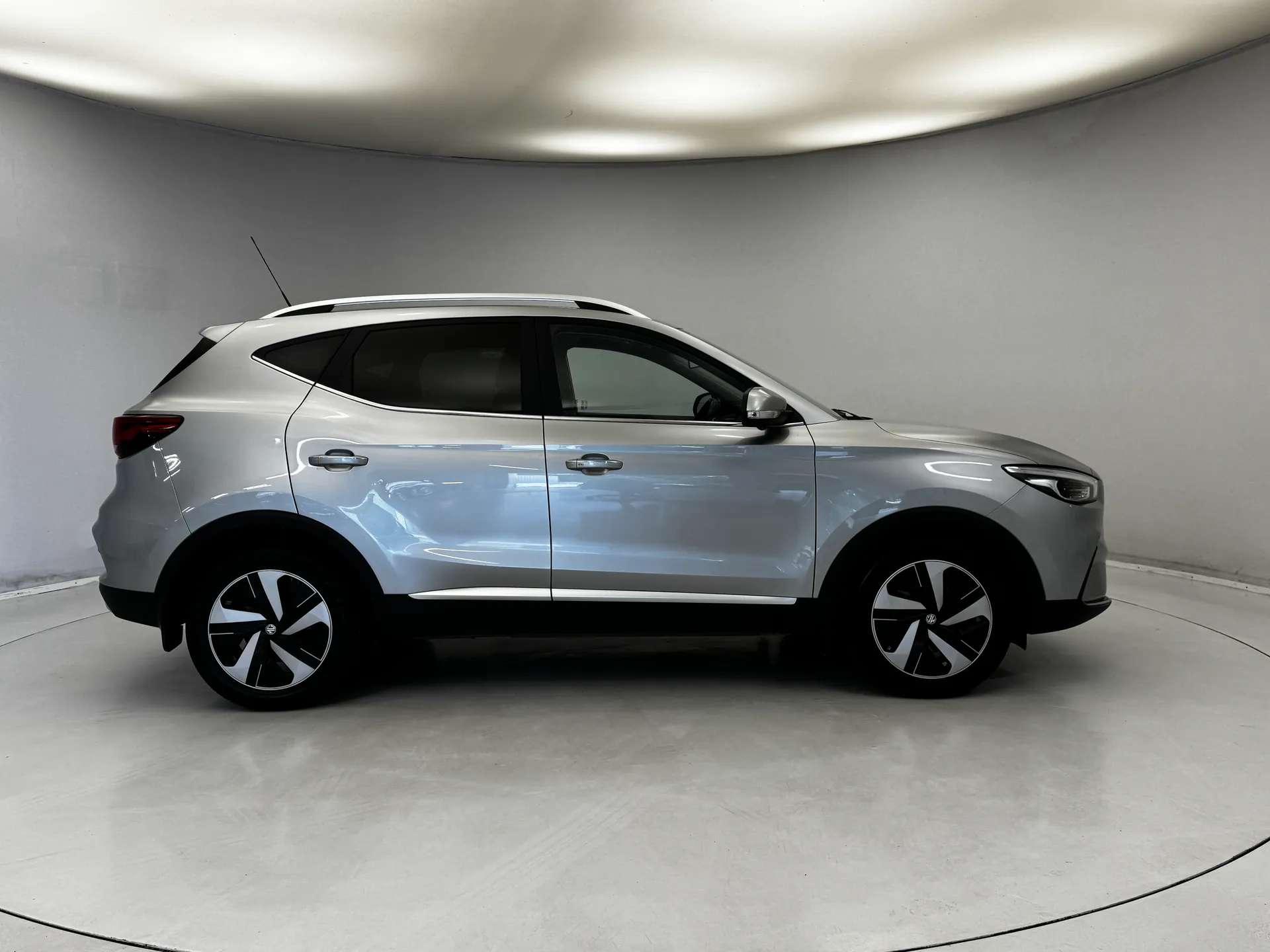 A 2023 MG ZS 115kW Trophy EV Long Range 73kWh 5dr Auto â¡ LONG RANGE / SUNROOF â¡ A 2023 MG ZS 115kW Trophy EV Long Range 73kWh 5dr Auto â¡ LONG RANGE / SUNROOF â¡