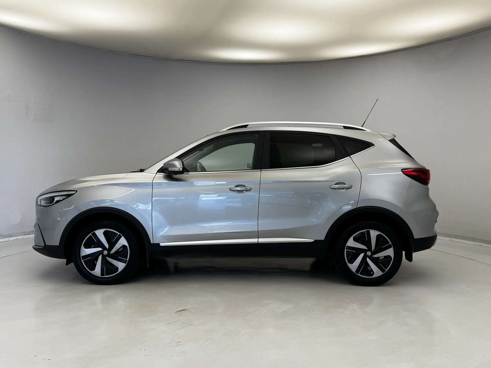 A 2023 MG ZS 115kW Trophy EV Long Range 73kWh 5dr Auto â¡ LONG RANGE / SUNROOF â¡ A 2023 MG ZS 115kW Trophy EV Long Range 73kWh 5dr Auto â¡ LONG RANGE / SUNROOF â¡