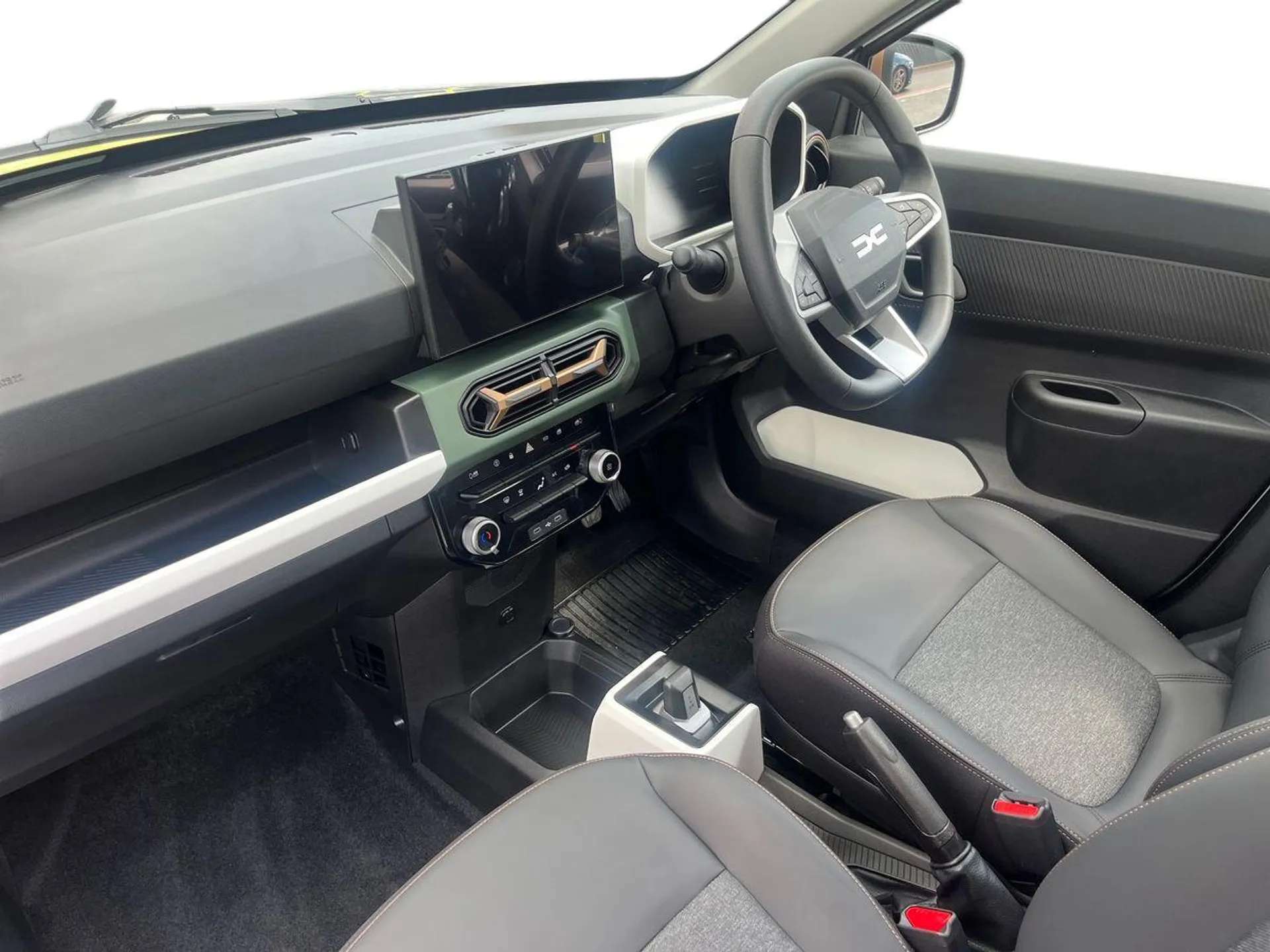 A 2026 DACIA SPRING 24kWh Extreme 100 75kW 5dr Auto A 2026 DACIA SPRING 24kWh Extreme 100 75kW 5dr Auto