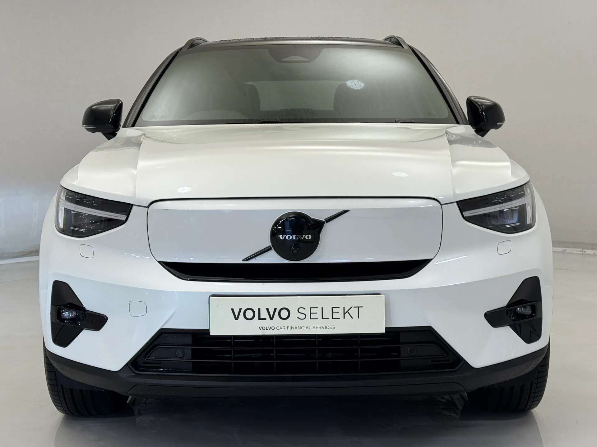 A 2026 VOLVO EX40 185kW Ext Range Ultra Black Edition 78kWh 5dr Auto A 2026 VOLVO EX40 185kW Ext Range Ultra Black Edition 78kWh 5dr Auto