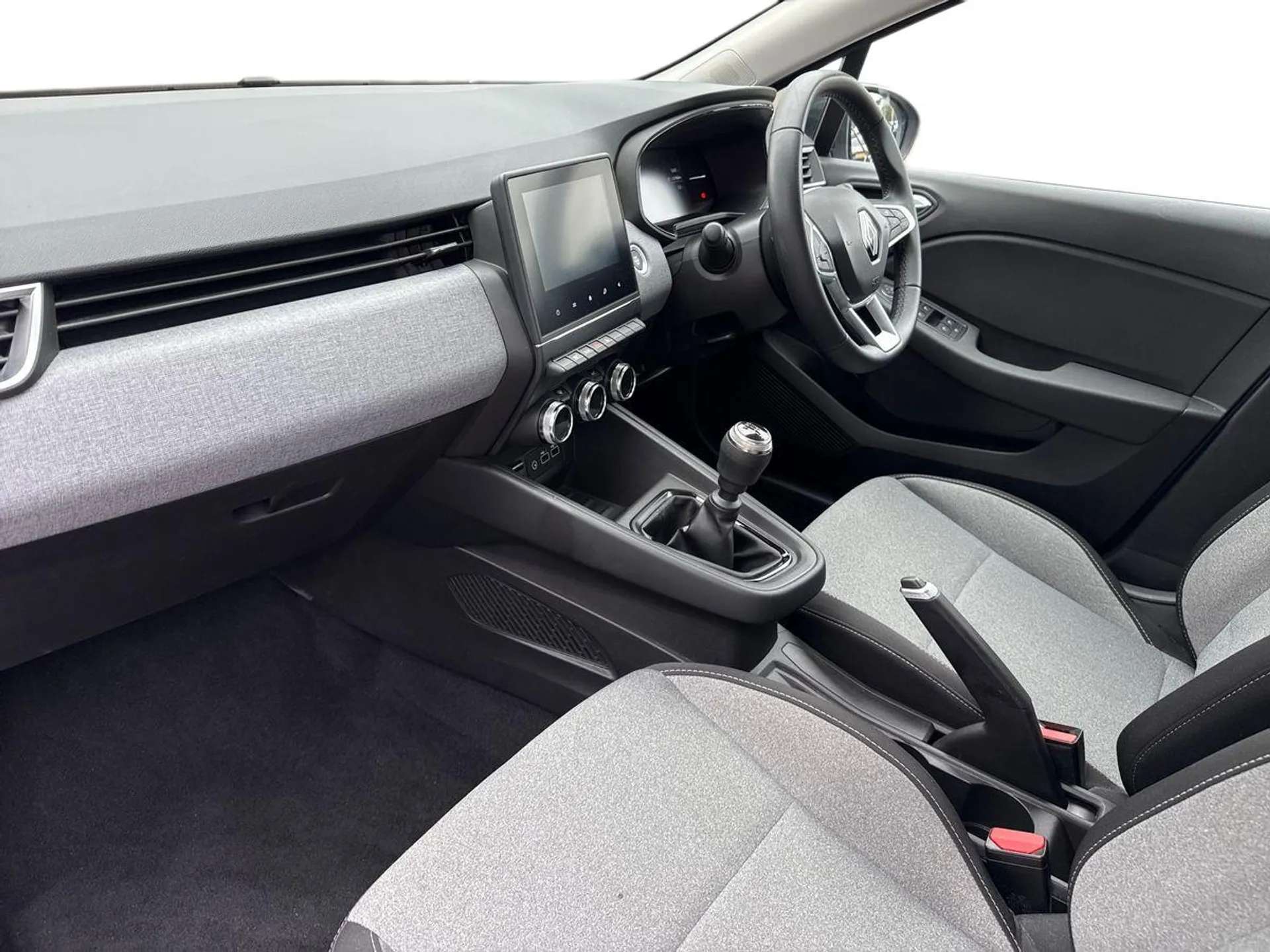 A 2024 RENAULT CLIO 1.0 TCe 90 Evolution 5dr A 2024 RENAULT CLIO 1.0 TCe 90 Evolution 5dr