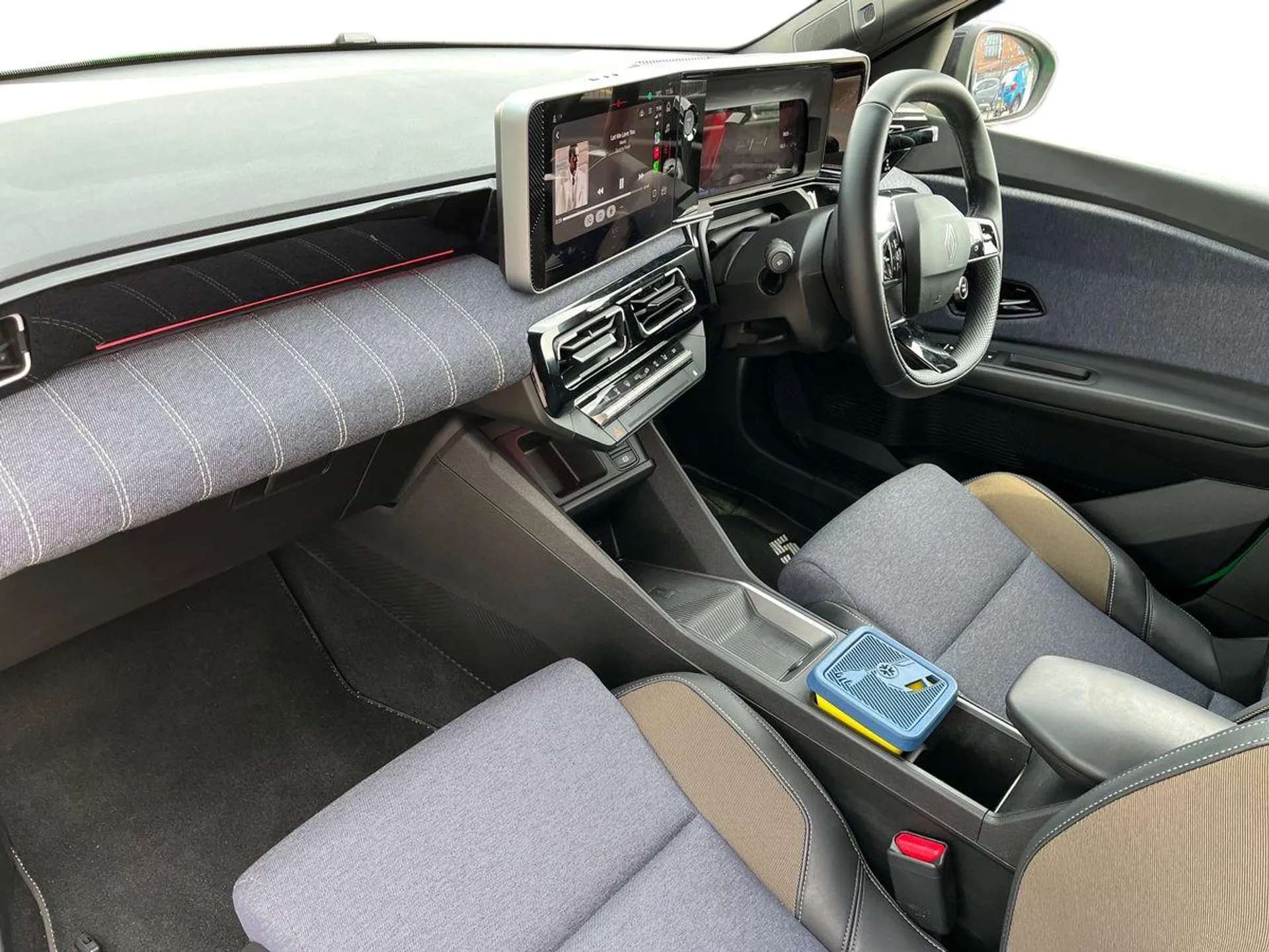 2025 RENAULT 5 2025 RENAULT 5