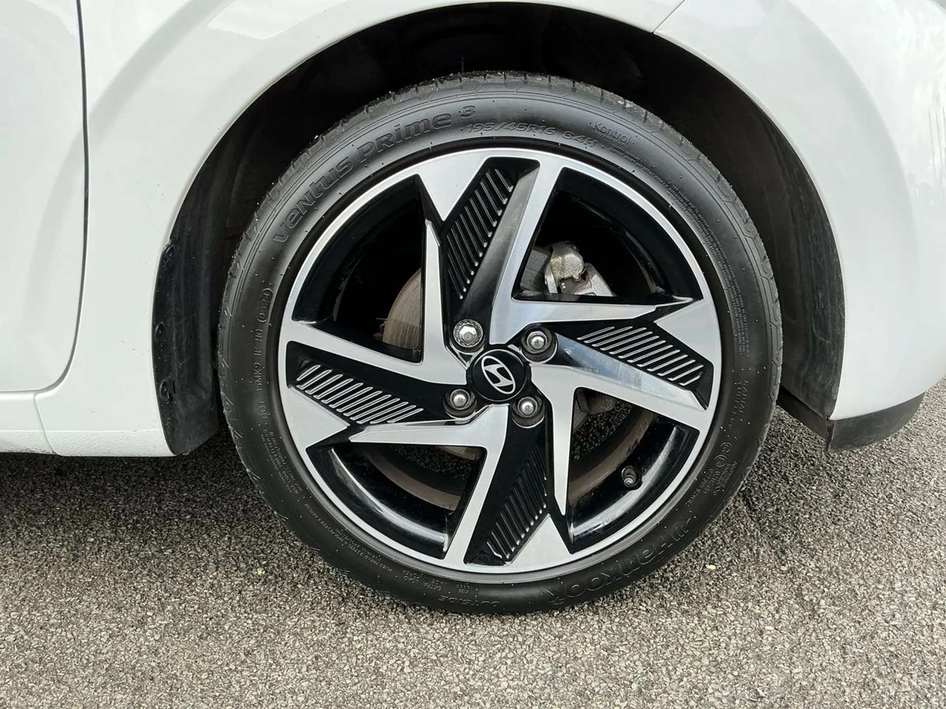 2024 HYUNDAI I10 2024 HYUNDAI I10