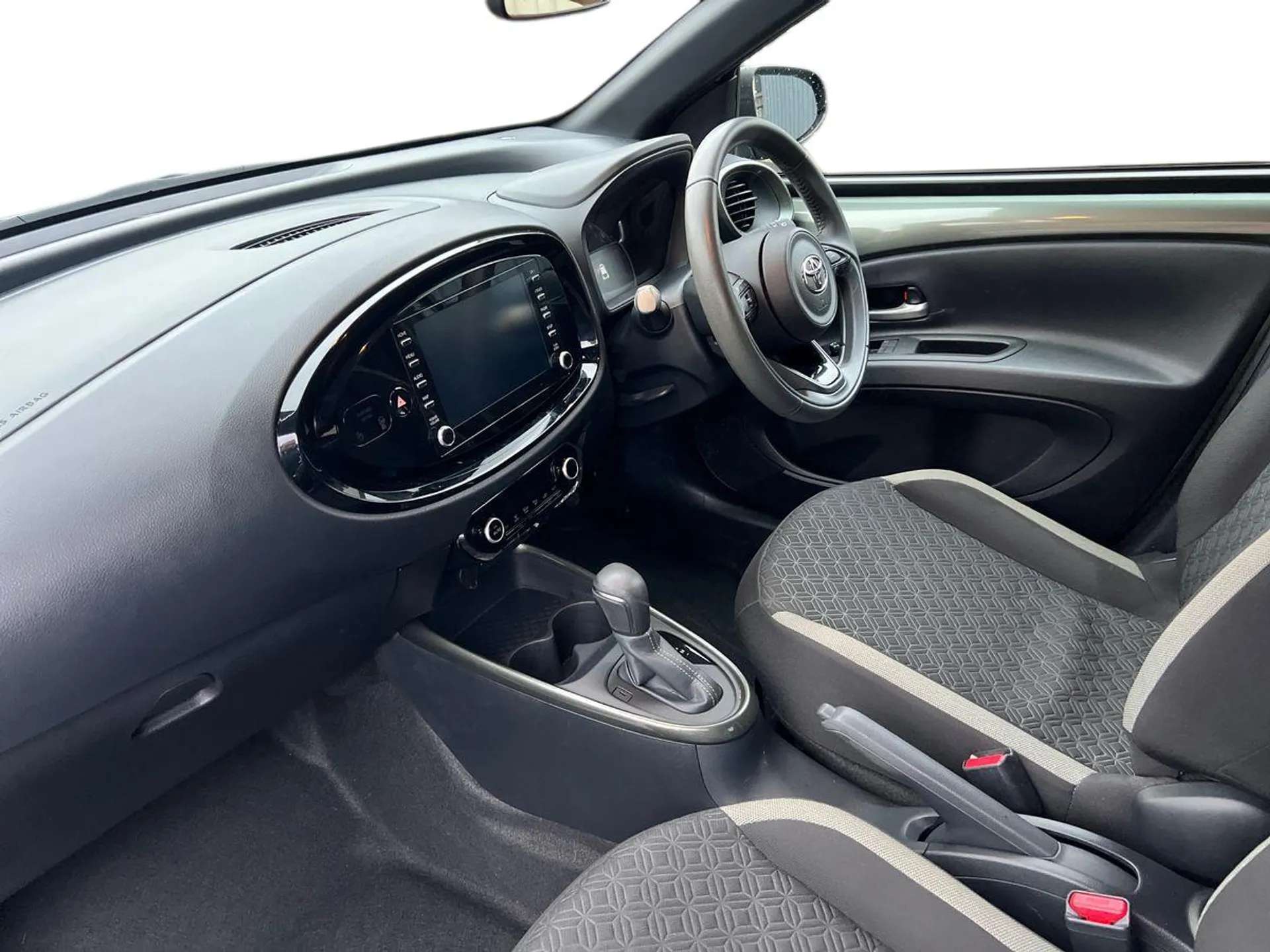 A 2023 TOYOTA AYGO X 1.0 VVT-i Edge 5dr Auto A 2023 TOYOTA AYGO X 1.0 VVT-i Edge 5dr Auto