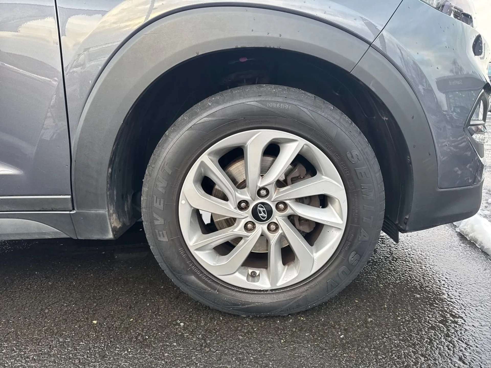 A 2018 HYUNDAI TUCSON 1.6 GDi Blue Drive SE Nav 5dr 2WD A 2018 HYUNDAI TUCSON 1.6 GDi Blue Drive SE Nav 5dr 2WD