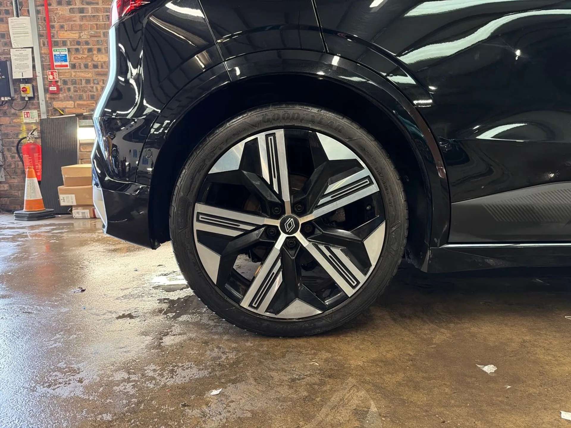 A 2022 RENAULT MEGANE E-TECH EV60 160kW Launch Edition 60kWh OC 5dr Auto A 2022 RENAULT MEGANE E-TECH EV60 160kW Launch Edition 60kWh OC 5dr Auto