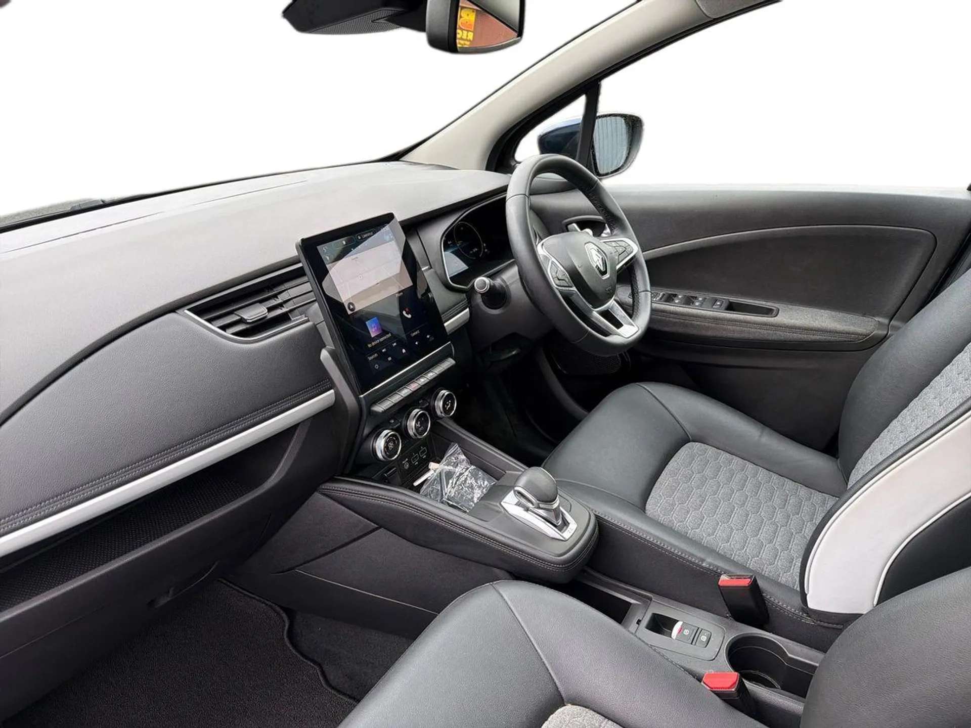 A 2021 RENAULT ZOE 100kW Riviera Limited Edn R135 50kWh RC 5dr Auto A 2021 RENAULT ZOE 100kW Riviera Limited Edn R135 50kWh RC 5dr Auto