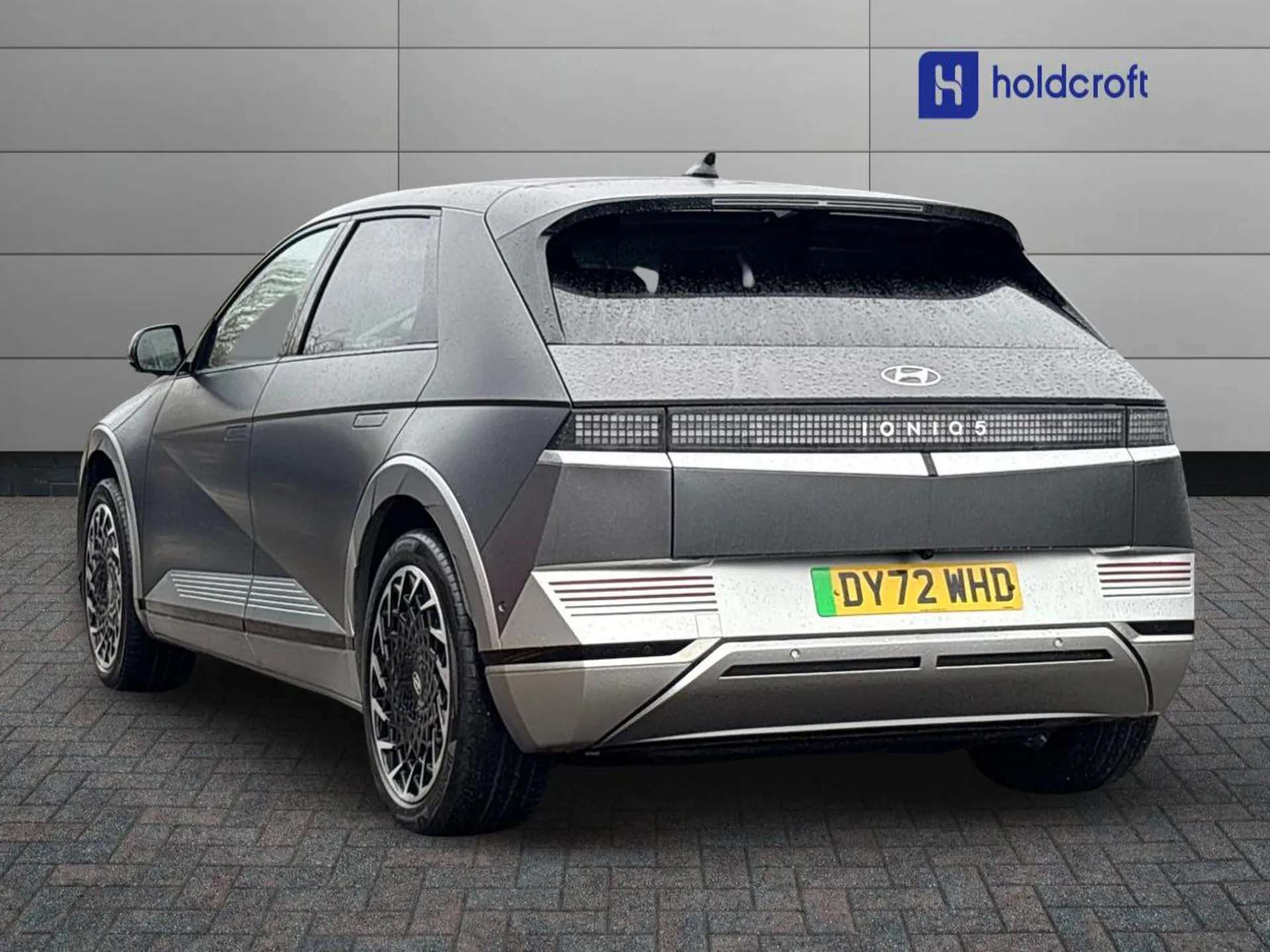 A 2022 HYUNDAI IONIQ 5 160kW Ultimate 73 kWh 5dr Auto - ZERO DEPOSIT FINANCE AND CASHBACK AVAILABLE A 2022 HYUNDAI IONIQ 5 160kW Ultimate 73 kWh 5dr Auto - ZERO DEPOSIT FINANCE AND CASHBACK AVAILABLE