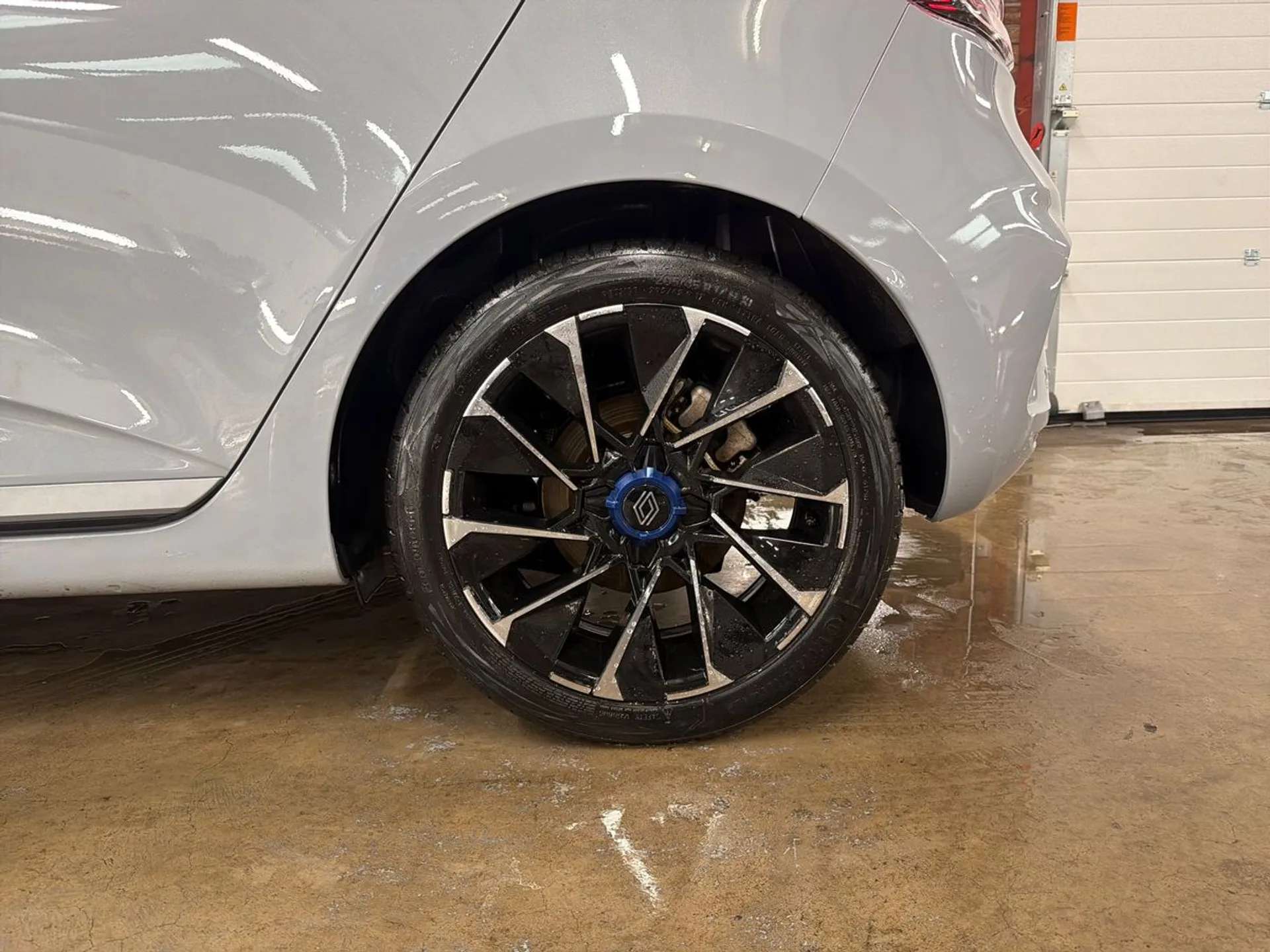 A 2024 RENAULT CLIO 1.6 E-TECH full hybrid 145 Esprit Alpine 5dr Auto A 2024 RENAULT CLIO 1.6 E-TECH full hybrid 145 Esprit Alpine 5dr Auto