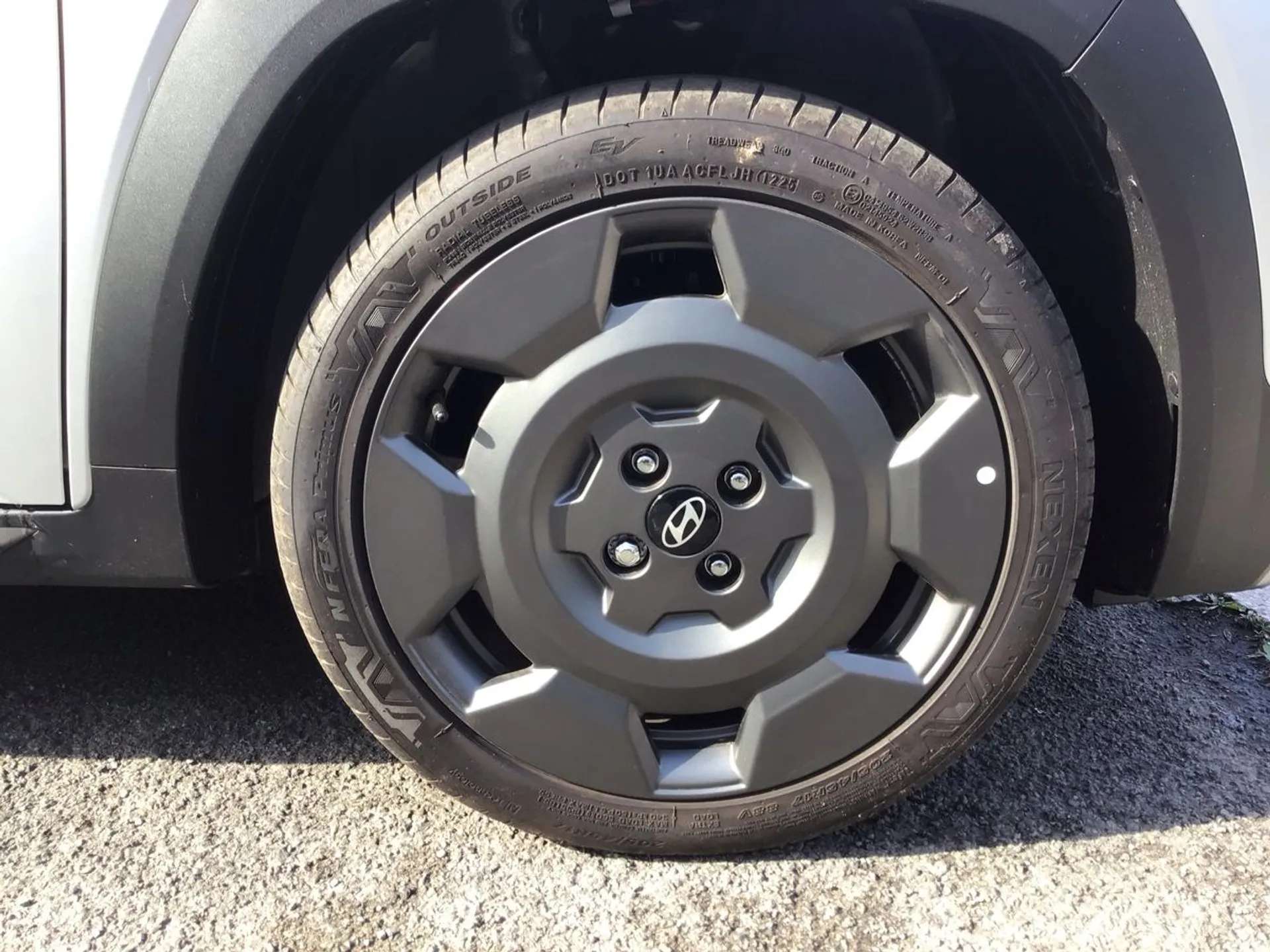 A 2025 HYUNDAI INSTER 85kW Cross 49kWh 5dr Auto - ZERO DEPOSIT FINANCE & CASHBACK AVAILABLE A 2025 HYUNDAI INSTER 85kW Cross 49kWh 5dr Auto - ZERO DEPOSIT FINANCE & CASHBACK AVAILABLE