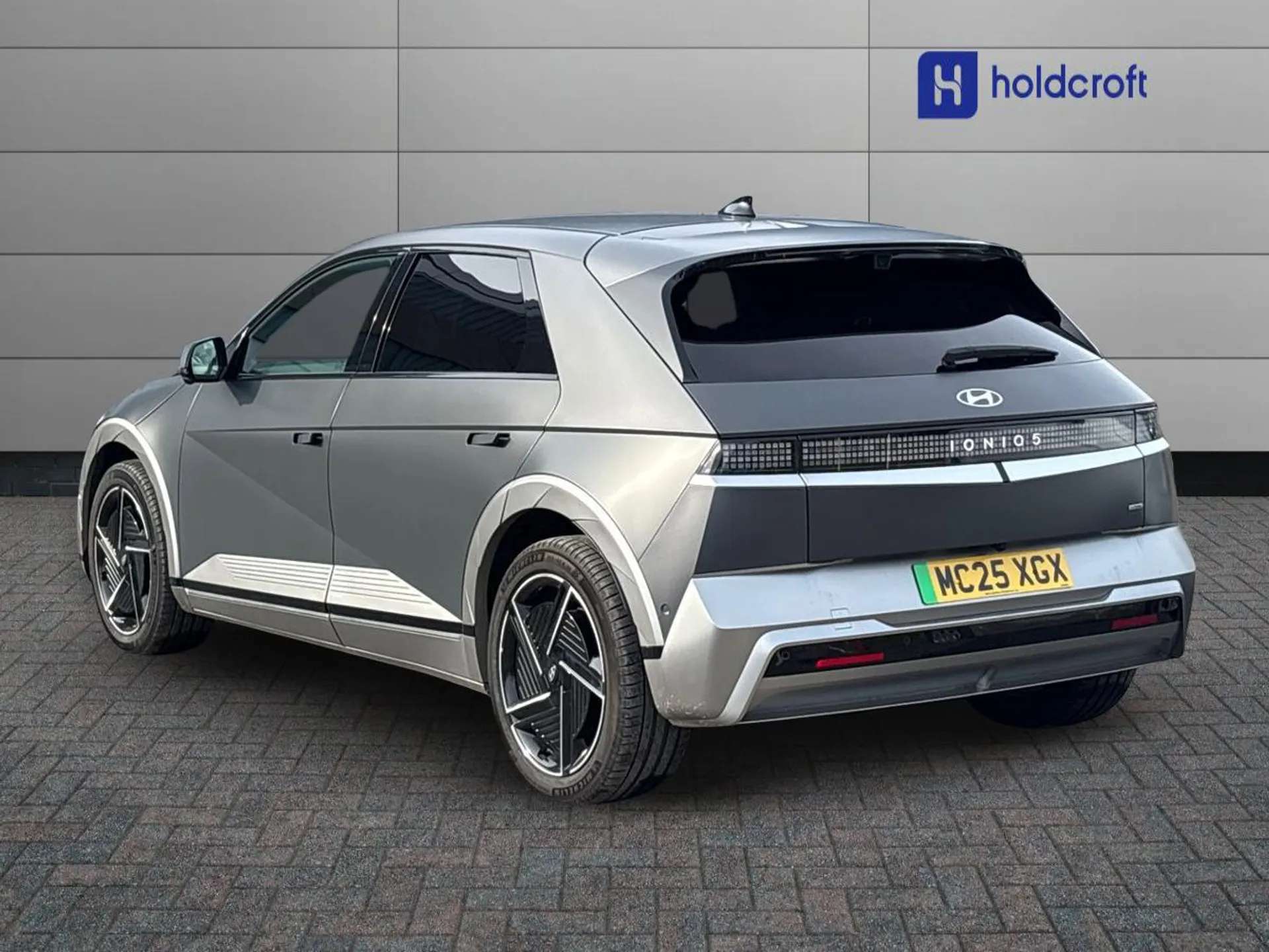 A 2025 HYUNDAI IONIQ 5 239kW Ultimate 84 kWh 5dr AWD Auto - ZERO DEPOSIT FINANCE AND CASHBACK AVAILABLE A 2025 HYUNDAI IONIQ 5 239kW Ultimate 84 kWh 5dr AWD Auto - ZERO DEPOSIT FINANCE AND CASHBACK AVAILABLE