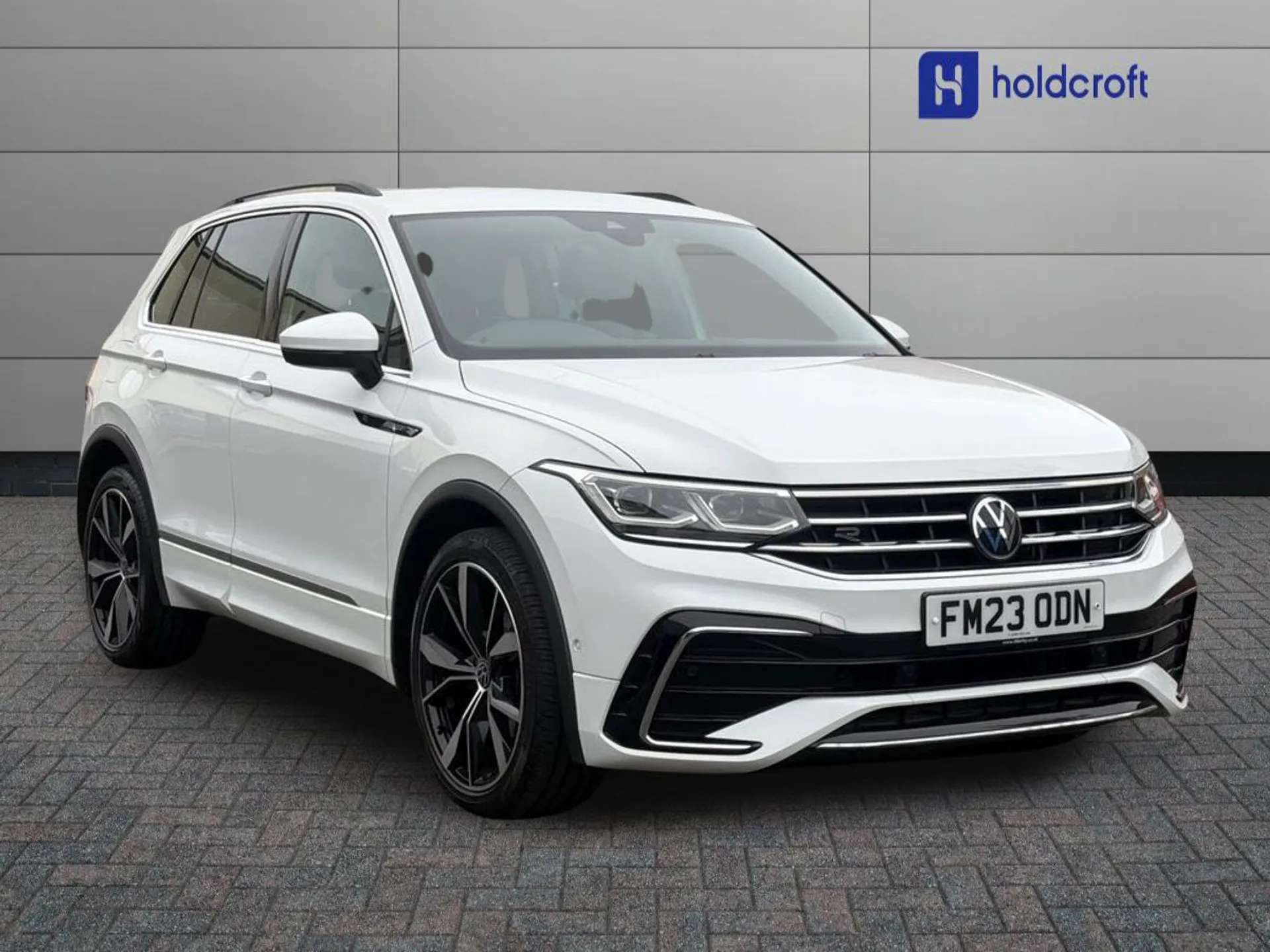 A 2023 VOLKSWAGEN TIGUAN 1.5 TSI 150 R-Line 5dr DSG A 2023 VOLKSWAGEN TIGUAN 1.5 TSI 150 R-Line 5dr DSG