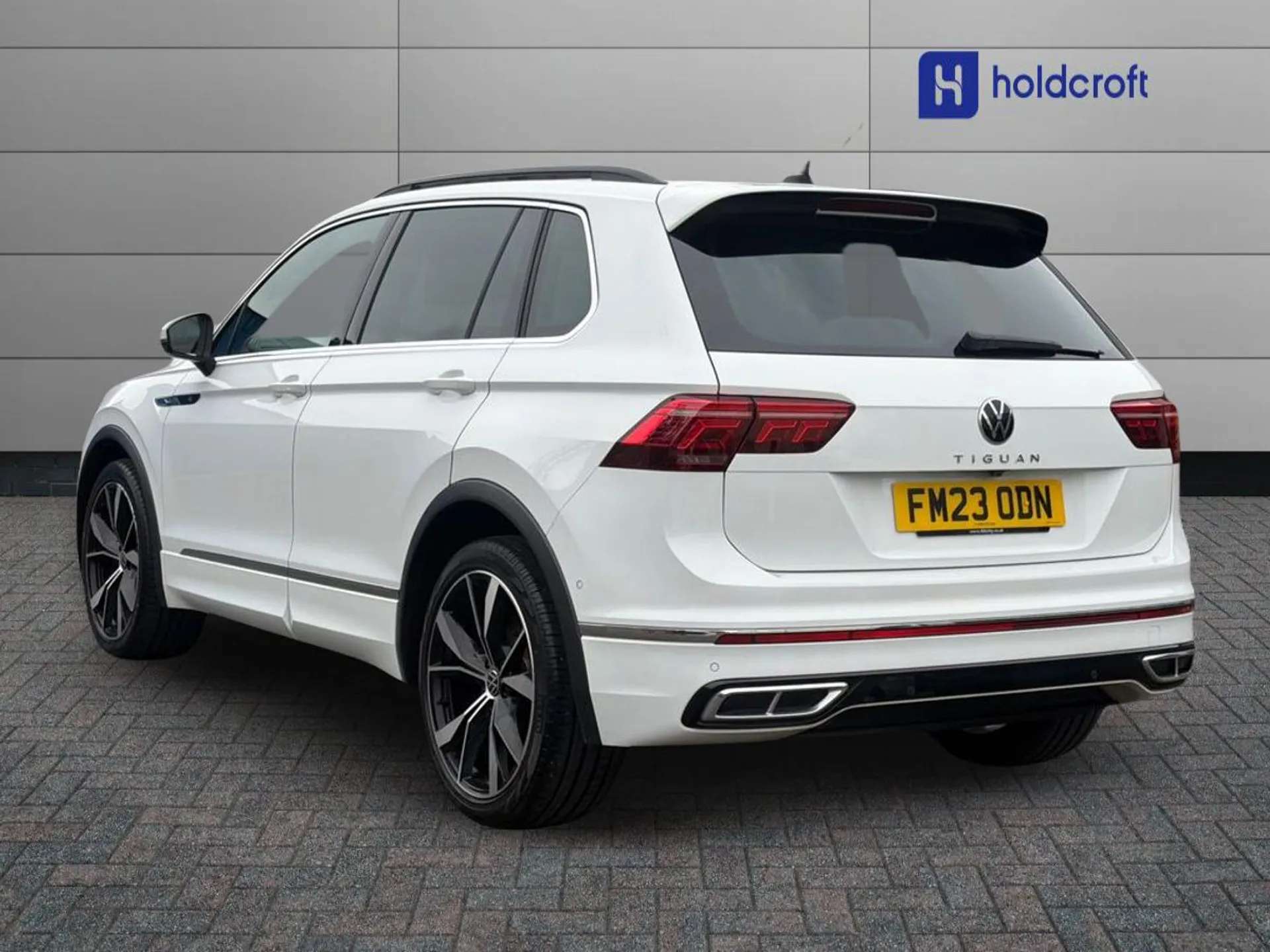 A 2023 VOLKSWAGEN TIGUAN 1.5 TSI 150 R-Line 5dr DSG A 2023 VOLKSWAGEN TIGUAN 1.5 TSI 150 R-Line 5dr DSG
