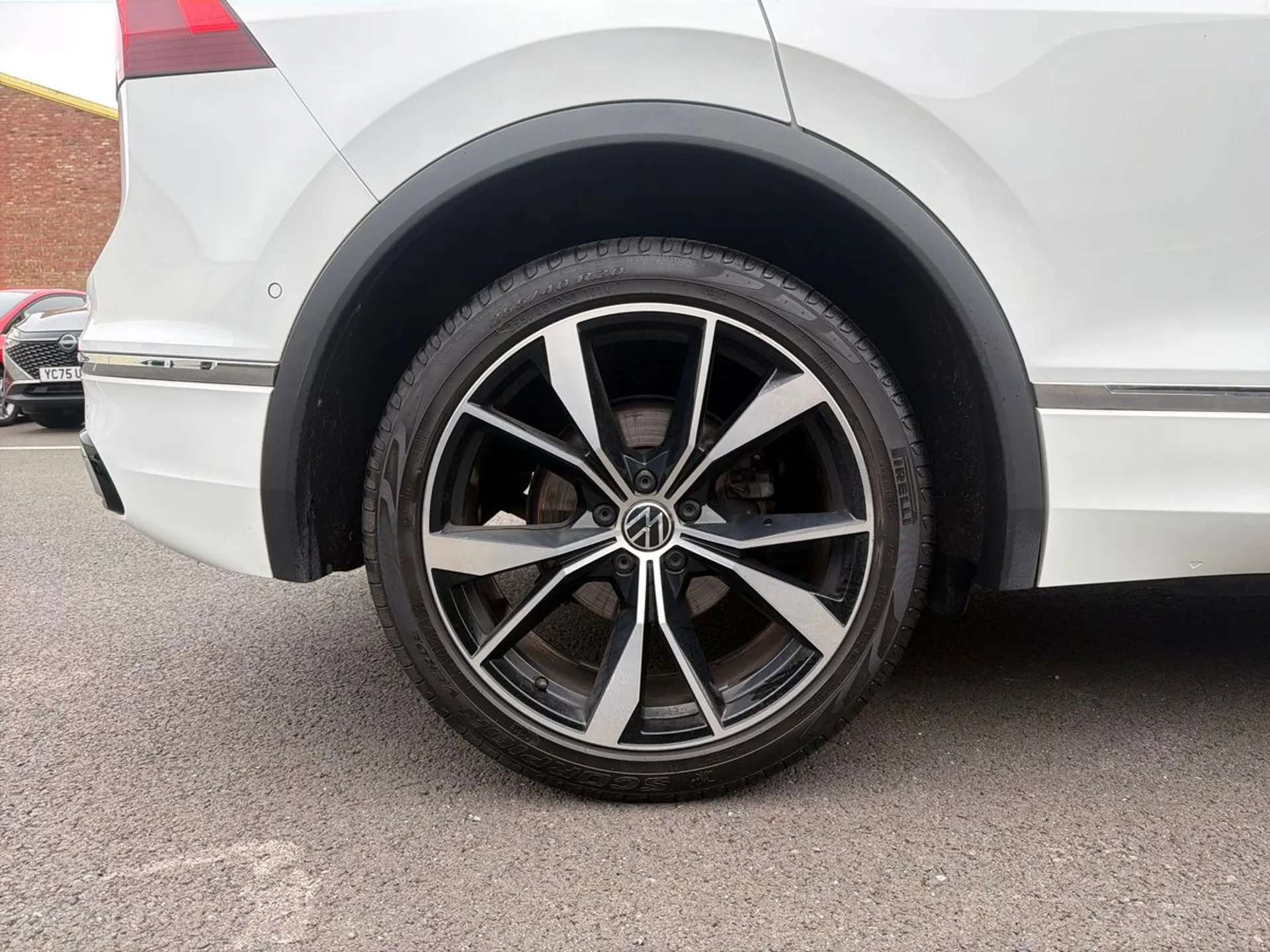 A 2023 VOLKSWAGEN TIGUAN 1.5 TSI 150 R-Line 5dr DSG A 2023 VOLKSWAGEN TIGUAN 1.5 TSI 150 R-Line 5dr DSG