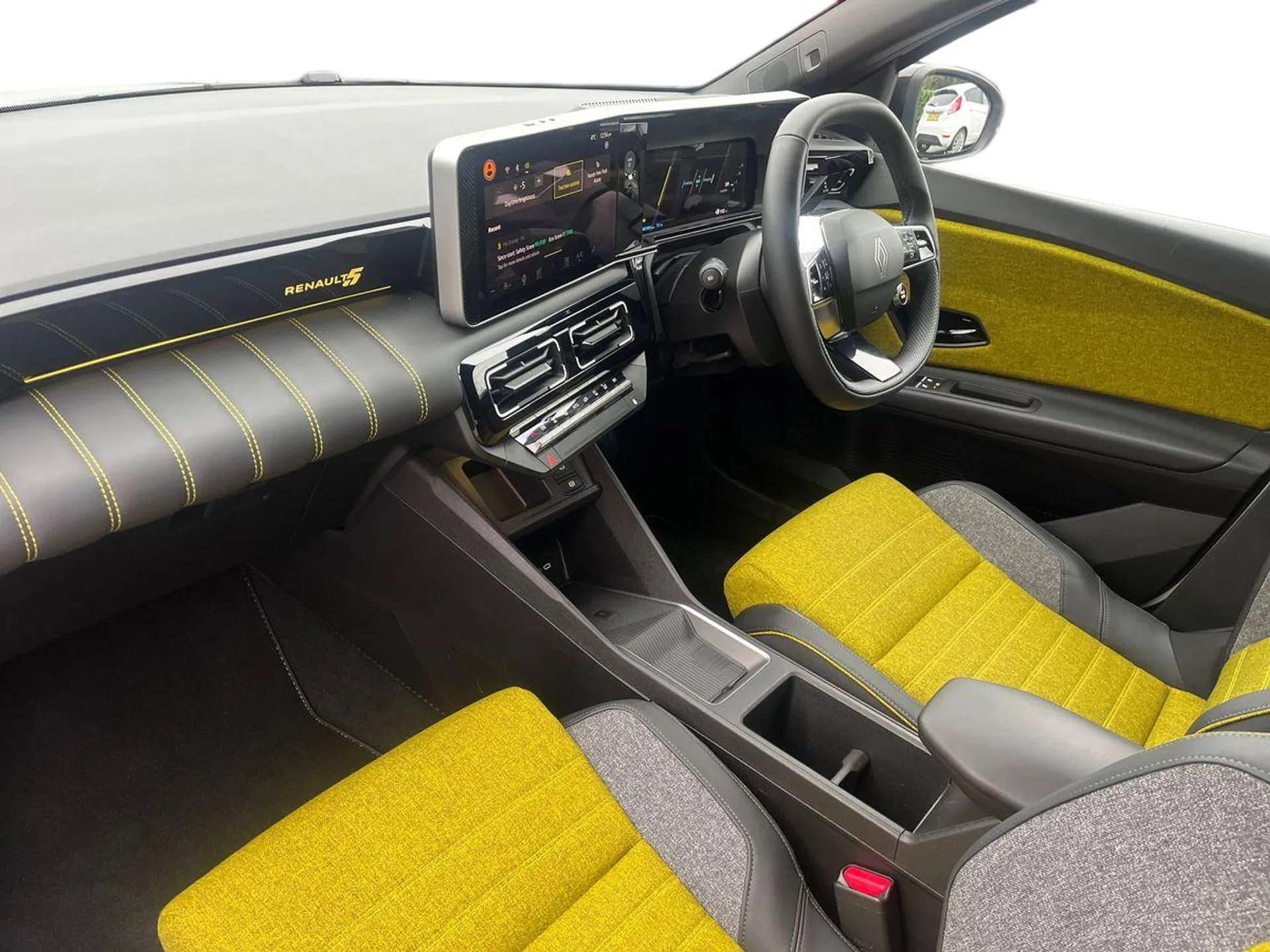 A 2025 RENAULT 5 110kW Iconic Five Comfort Range 52kWh 5dr Auto A 2025 RENAULT 5 110kW Iconic Five Comfort Range 52kWh 5dr Auto