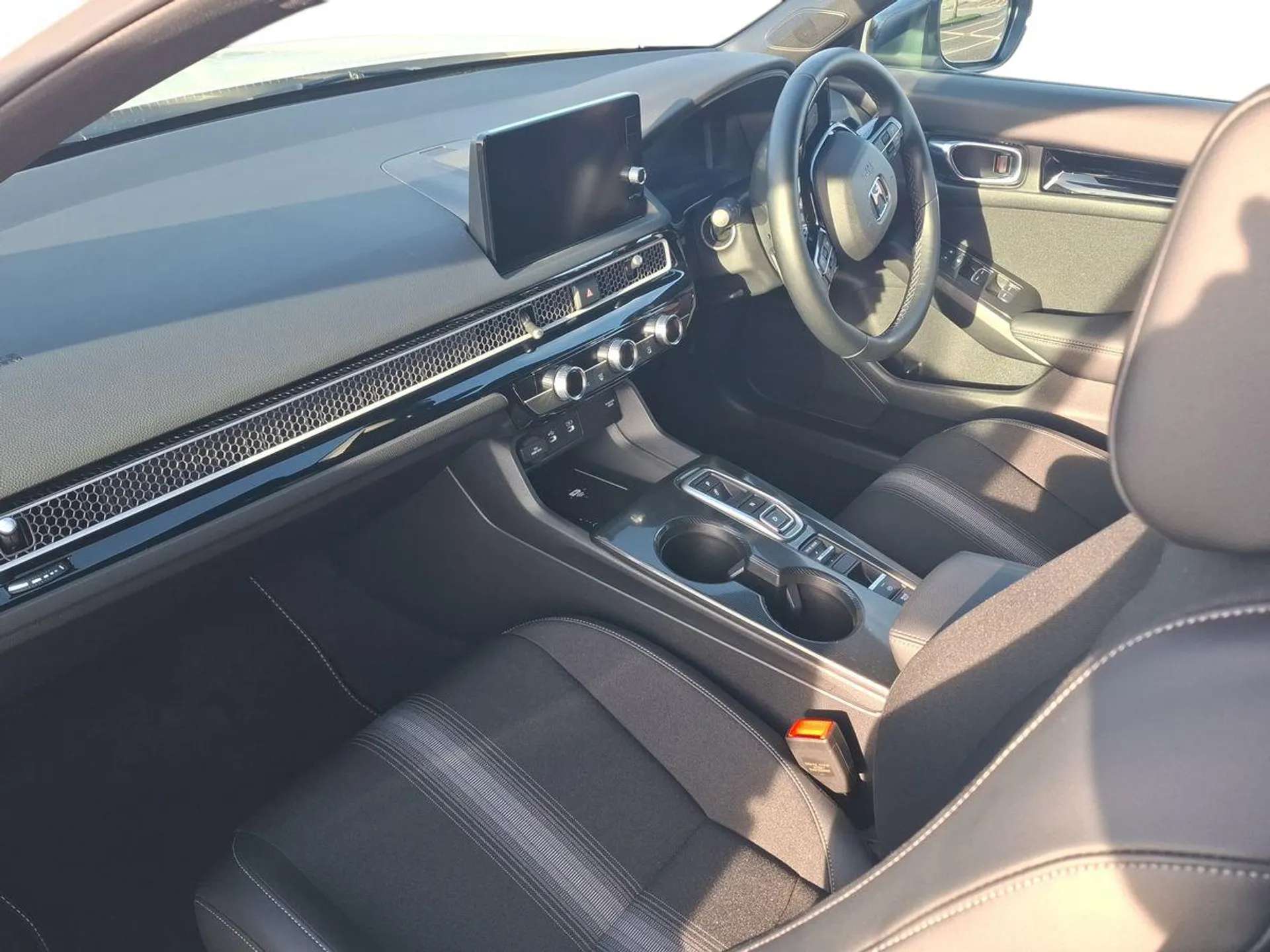 A 2025 HONDA CIVIC 2.0 eHEV Sport 5dr CVT A 2025 HONDA CIVIC 2.0 eHEV Sport 5dr CVT