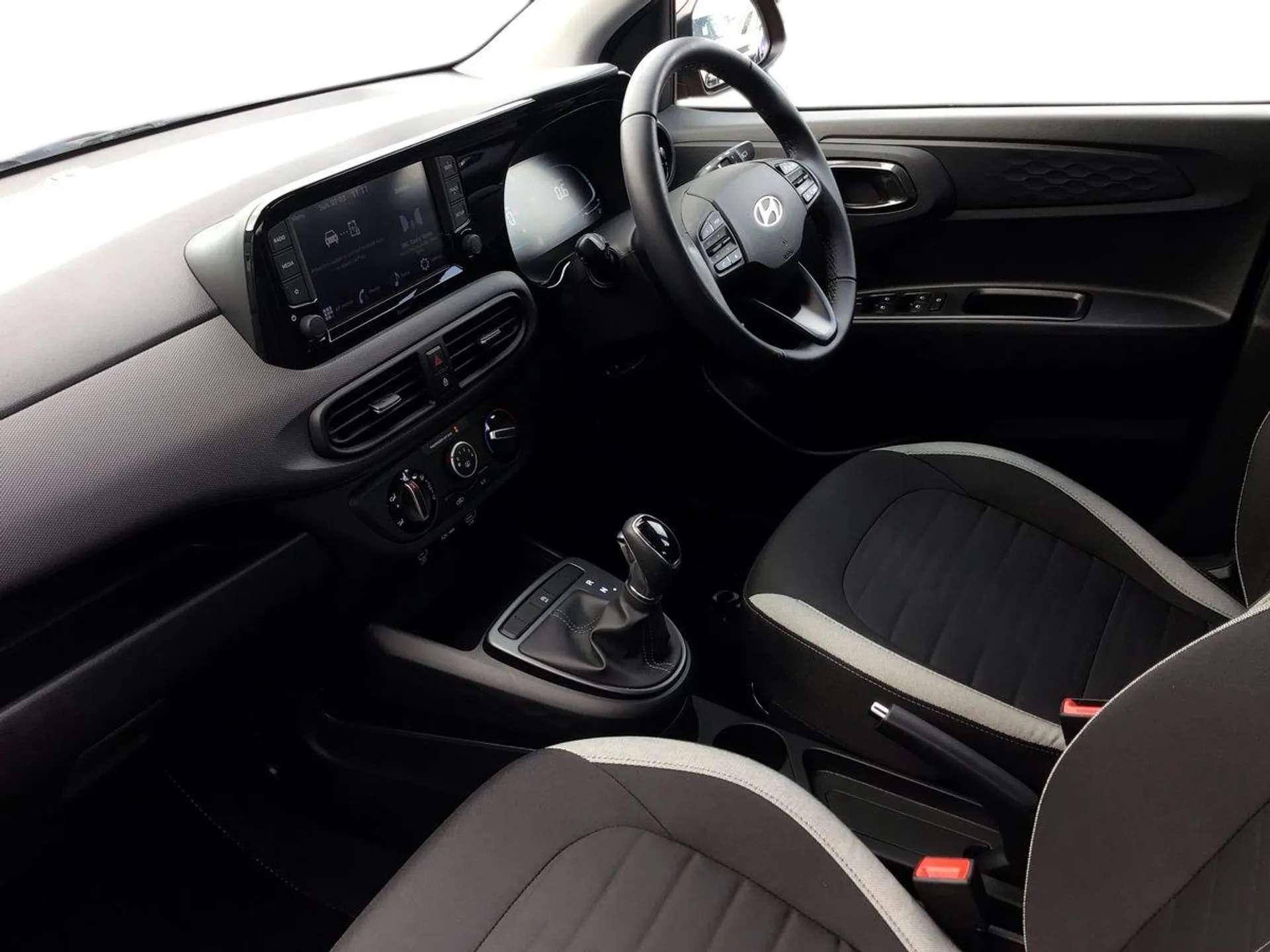 A 2024 HYUNDAI I10 1.2 Advance 5dr Auto - ZERO DEPOSIT FINANCE & CASHBACK AVAILABLE A 2024 HYUNDAI I10 1.2 Advance 5dr Auto - ZERO DEPOSIT FINANCE & CASHBACK AVAILABLE