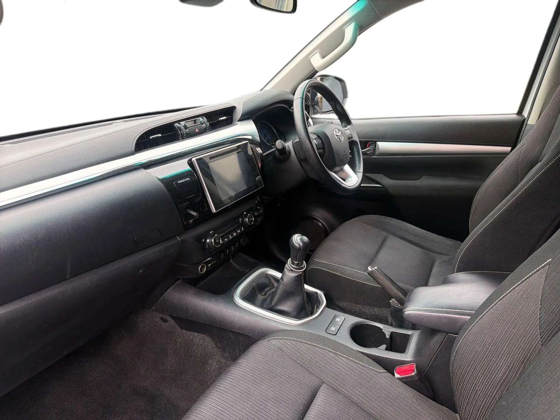 A 2019 TOYOTA HILUX Invincible D/Cab Pick Up 2.4 D-4D A 2019 TOYOTA HILUX Invincible D/Cab Pick Up 2.4 D-4D