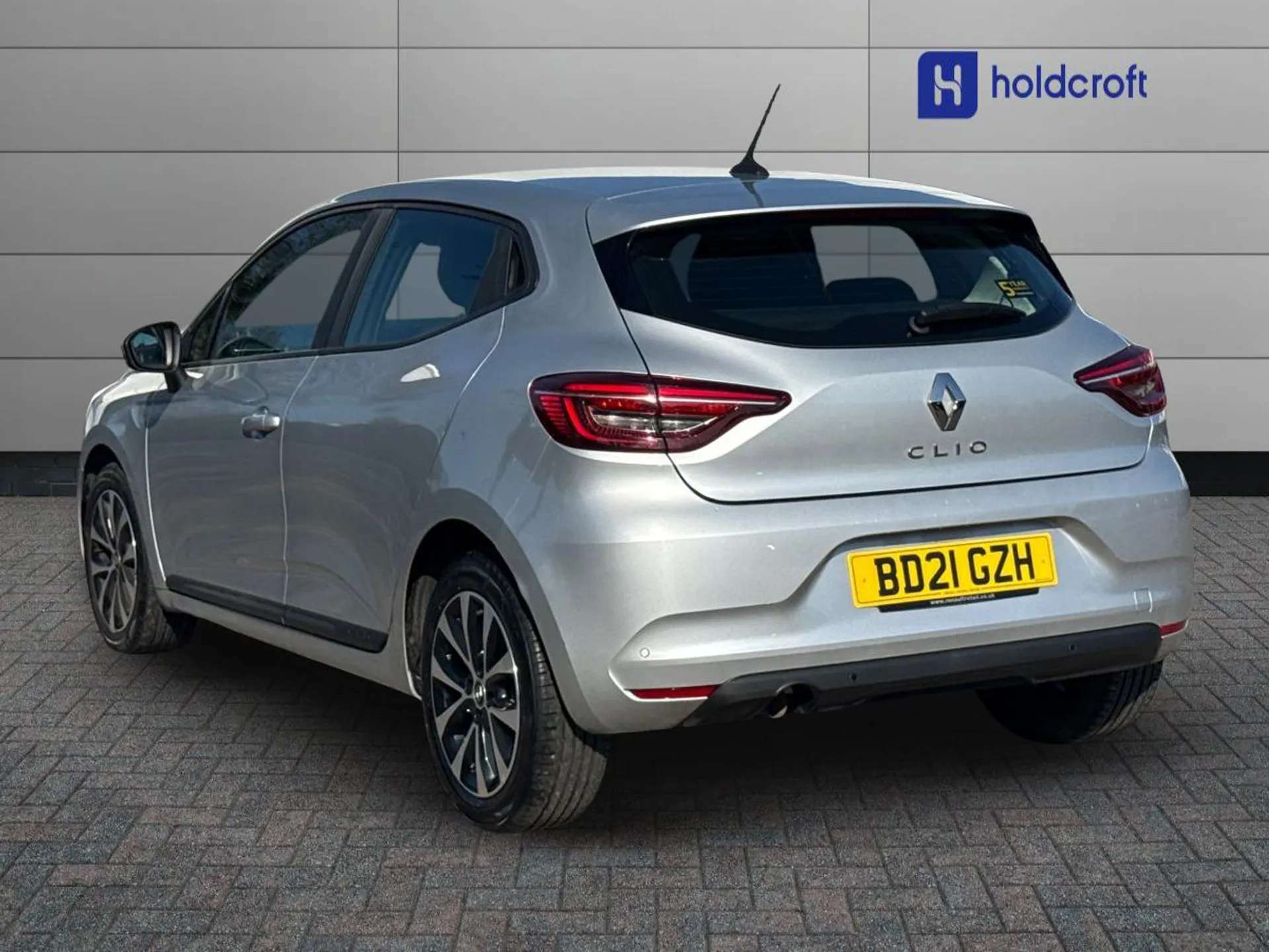 A 2021 RENAULT CLIO 1.0 TCe 90 Iconic 5dr Auto A 2021 RENAULT CLIO 1.0 TCe 90 Iconic 5dr Auto