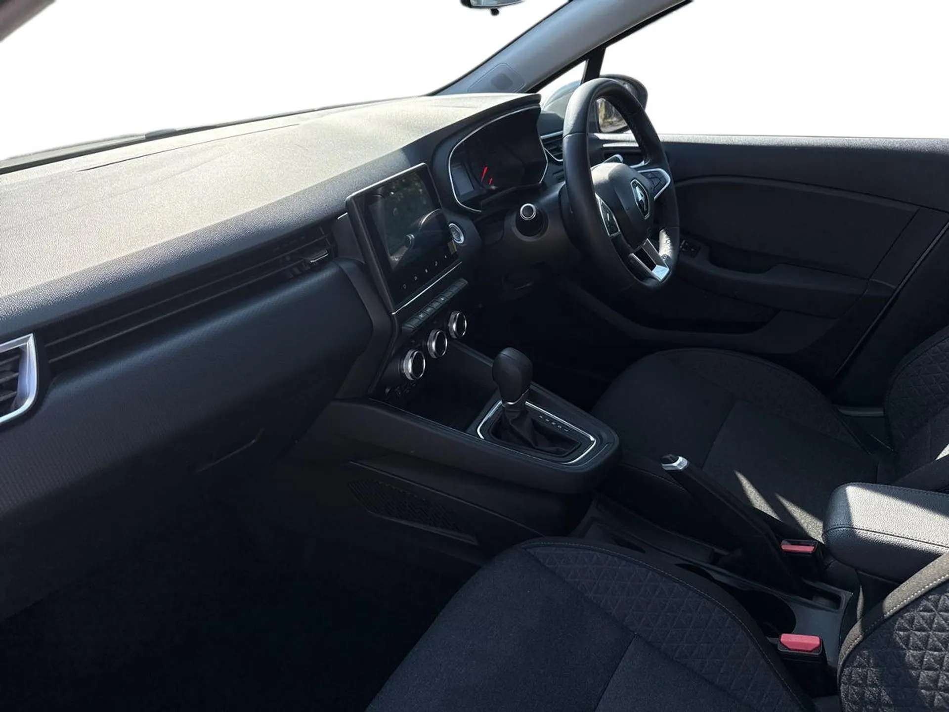 A 2021 RENAULT CLIO 1.0 TCe 90 Iconic 5dr Auto A 2021 RENAULT CLIO 1.0 TCe 90 Iconic 5dr Auto