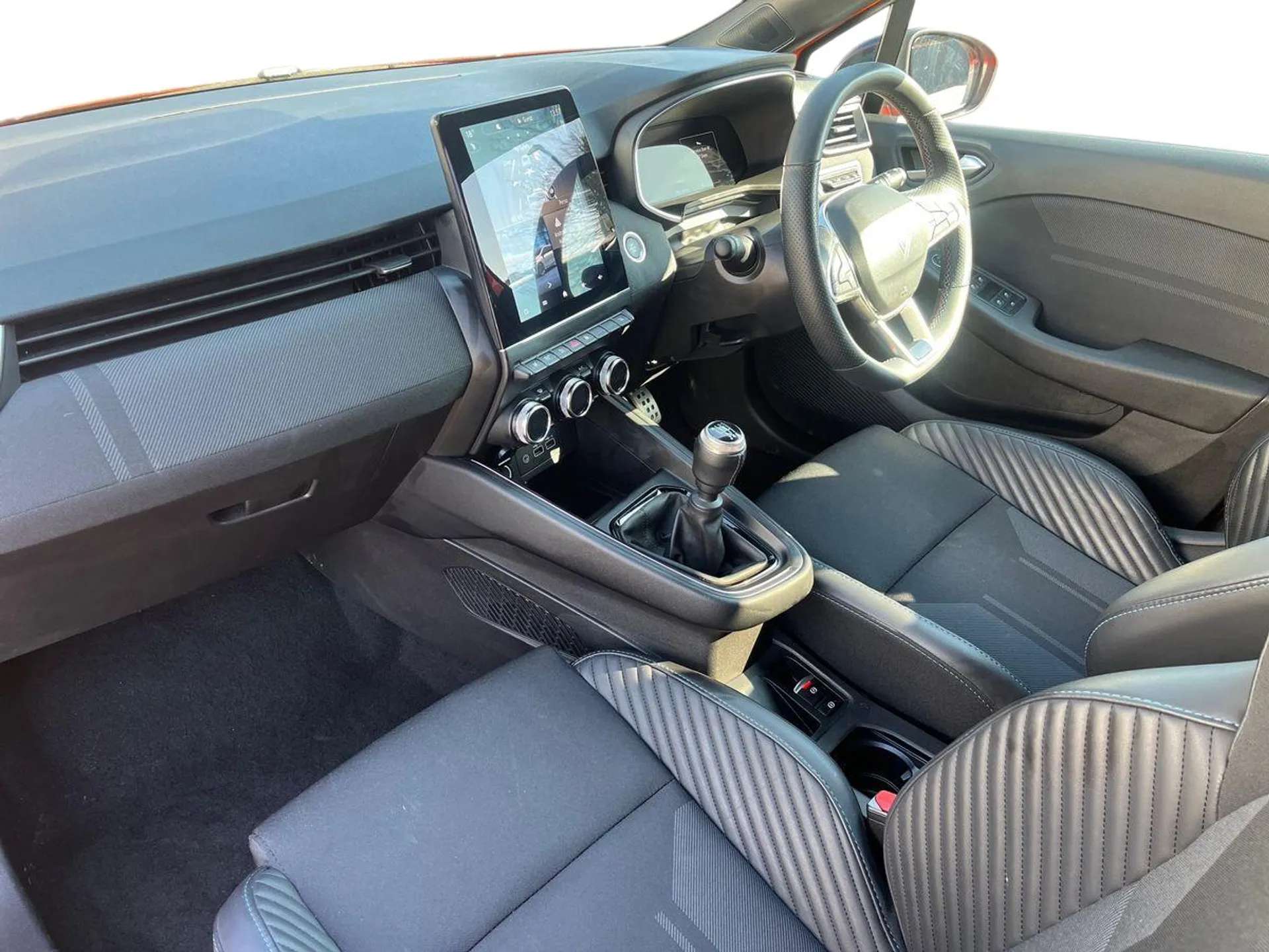 A 2025 RENAULT CLIO 1.0 TCe 90 Esprit Alpine 5dr A 2025 RENAULT CLIO 1.0 TCe 90 Esprit Alpine 5dr