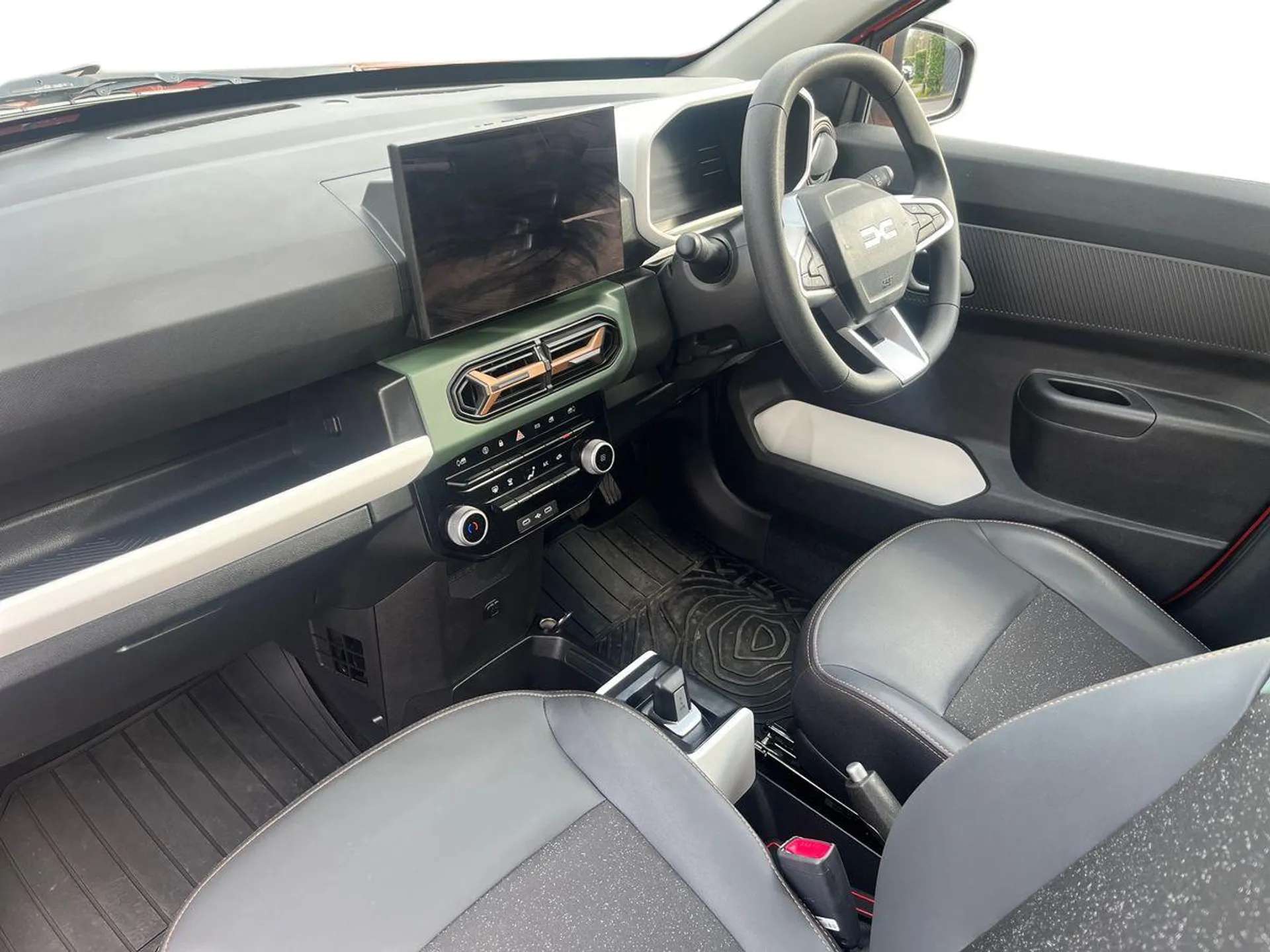 A 2025 DACIA SPRING 27kWh Extreme 65 48kW 5dr Auto A 2025 DACIA SPRING 27kWh Extreme 65 48kW 5dr Auto