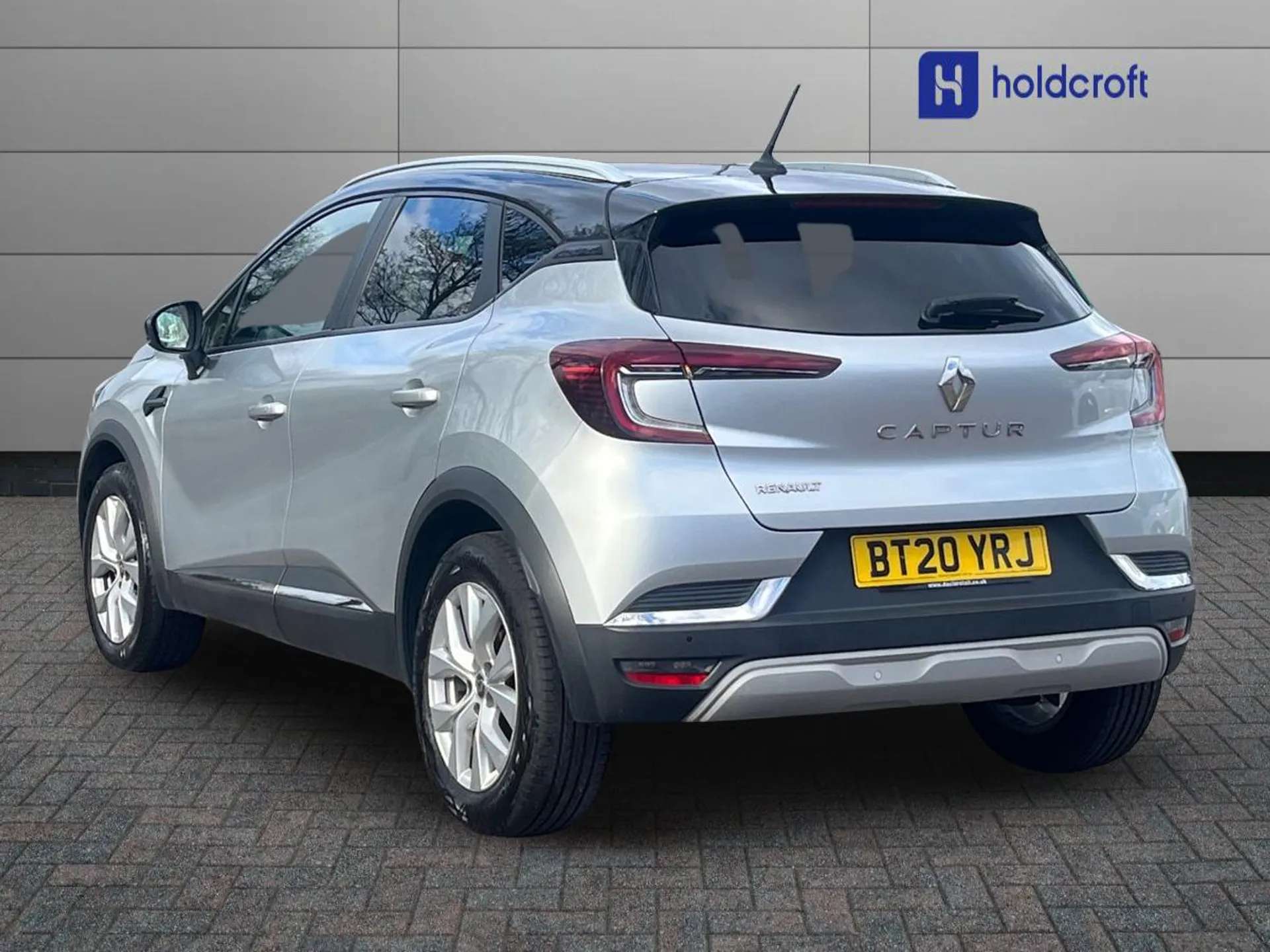 A 2020 RENAULT CAPTUR 1.0 TCE 100 Iconic 5dr A 2020 RENAULT CAPTUR 1.0 TCE 100 Iconic 5dr