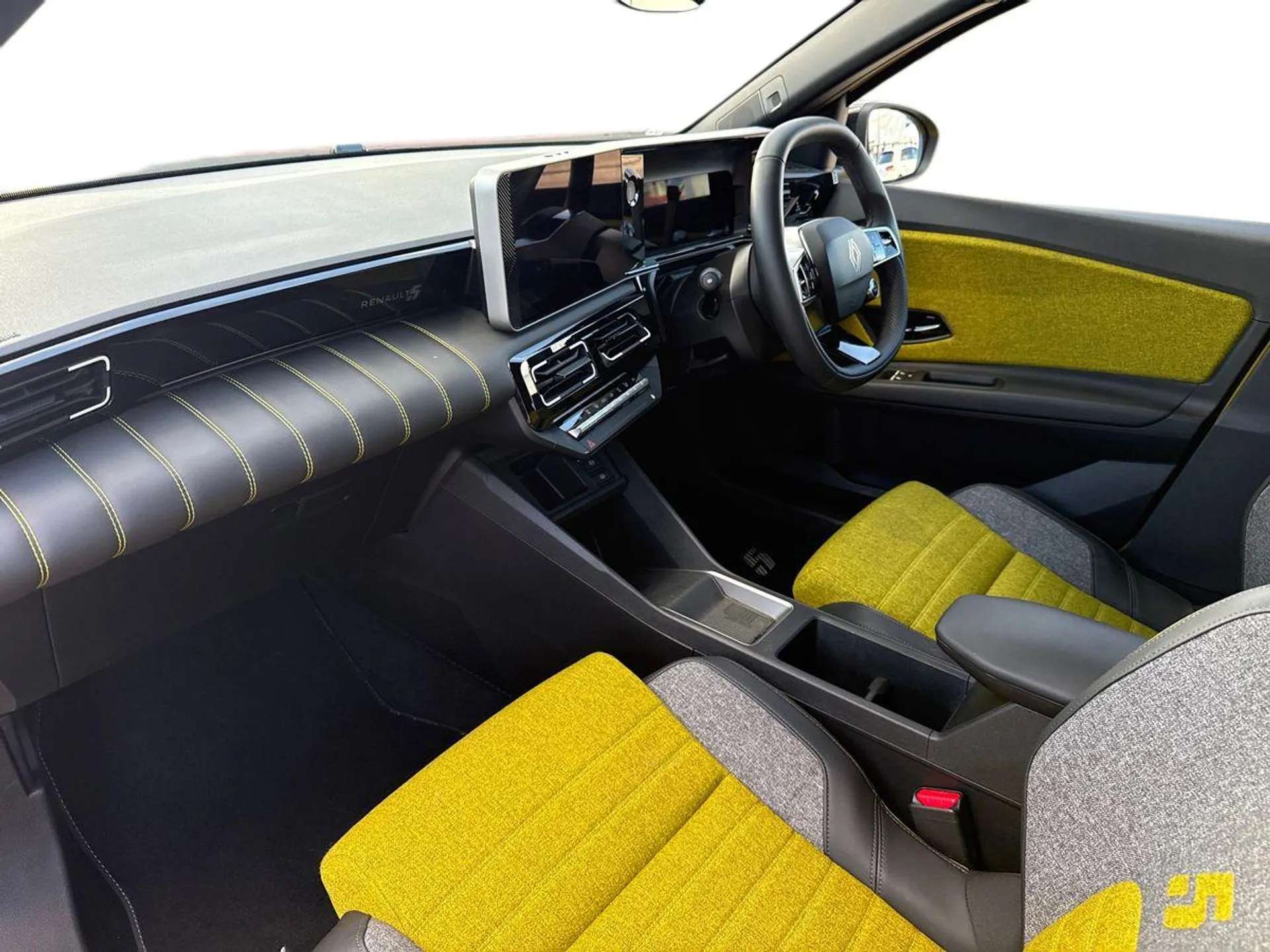 A 2025 RENAULT 5 110kW Iconic Five Comfort Range 52kWh 5dr Auto A 2025 RENAULT 5 110kW Iconic Five Comfort Range 52kWh 5dr Auto