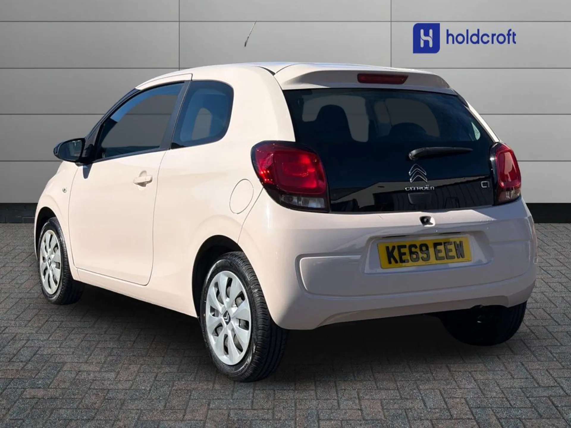 A 2020 CITROEN C1 1.0 VTi 72 Feel 3dr A 2020 CITROEN C1 1.0 VTi 72 Feel 3dr