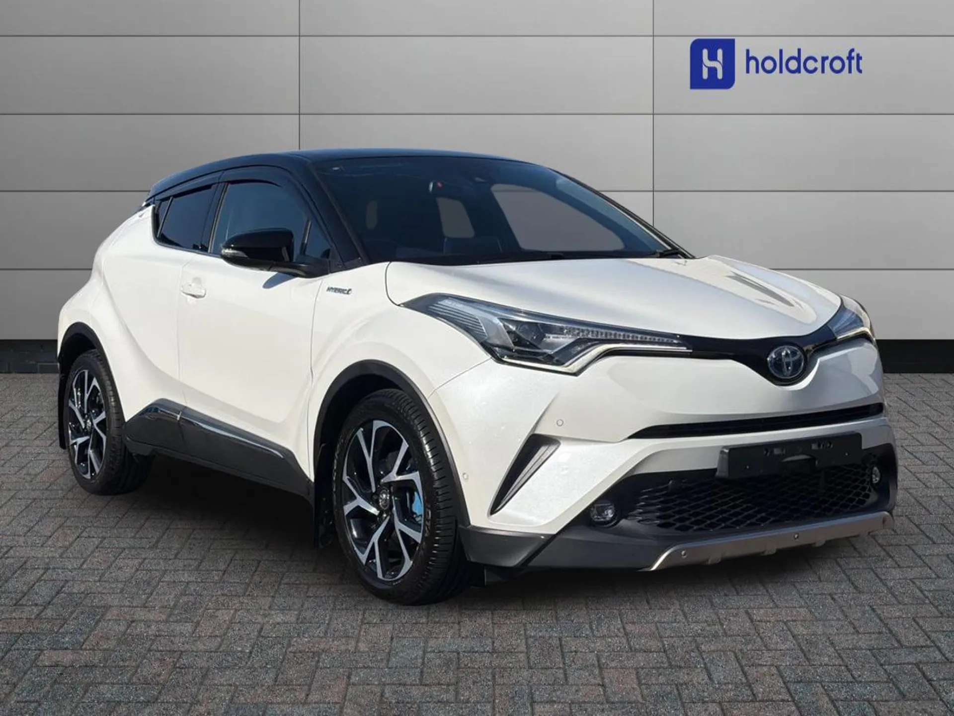 A 2017 TOYOTA C-HR 1.8 Hybrid Dynamic 5dr CVT A 2017 TOYOTA C-HR 1.8 Hybrid Dynamic 5dr CVT
