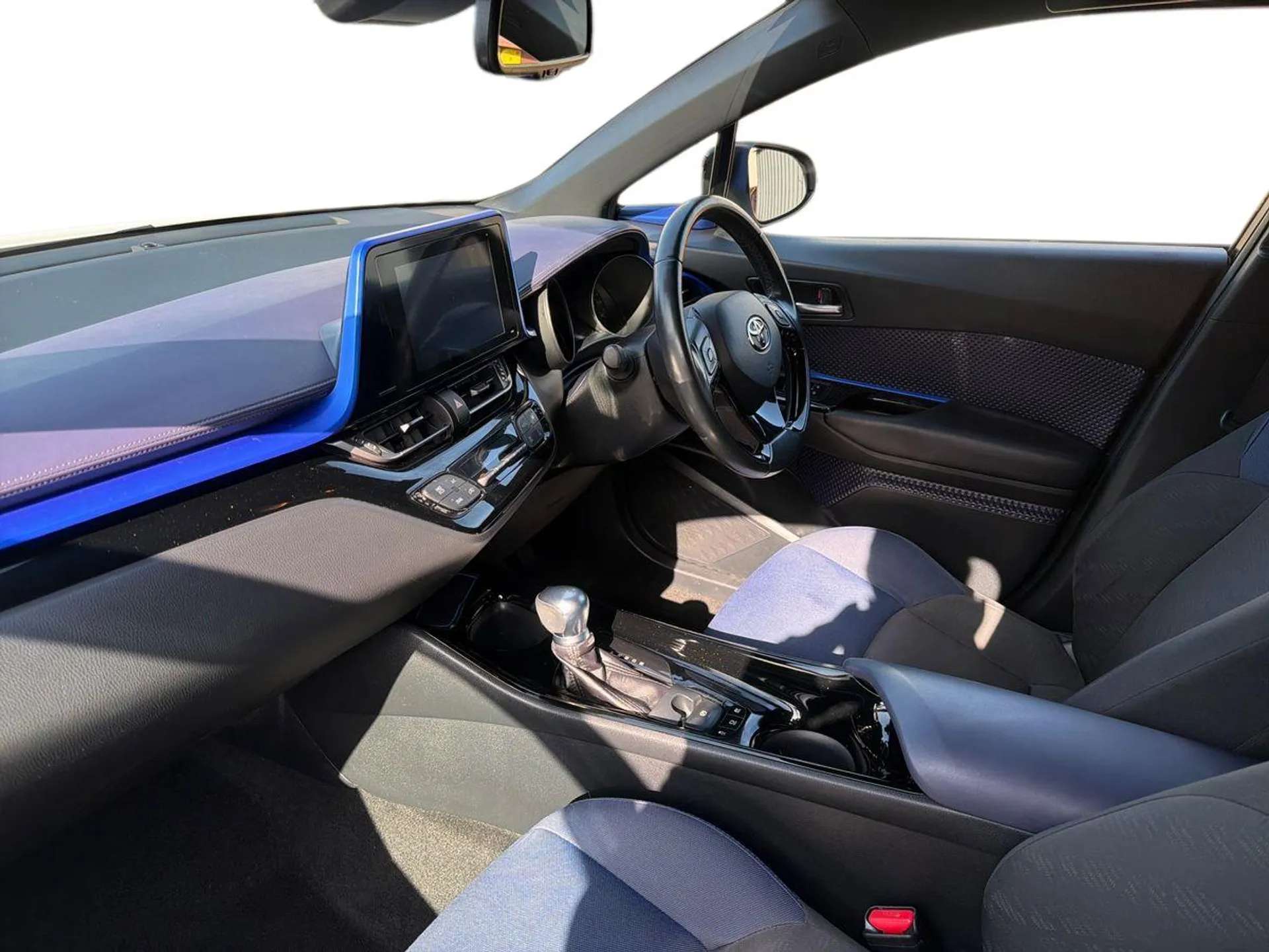 A 2017 TOYOTA C-HR 1.8 Hybrid Dynamic 5dr CVT A 2017 TOYOTA C-HR 1.8 Hybrid Dynamic 5dr CVT