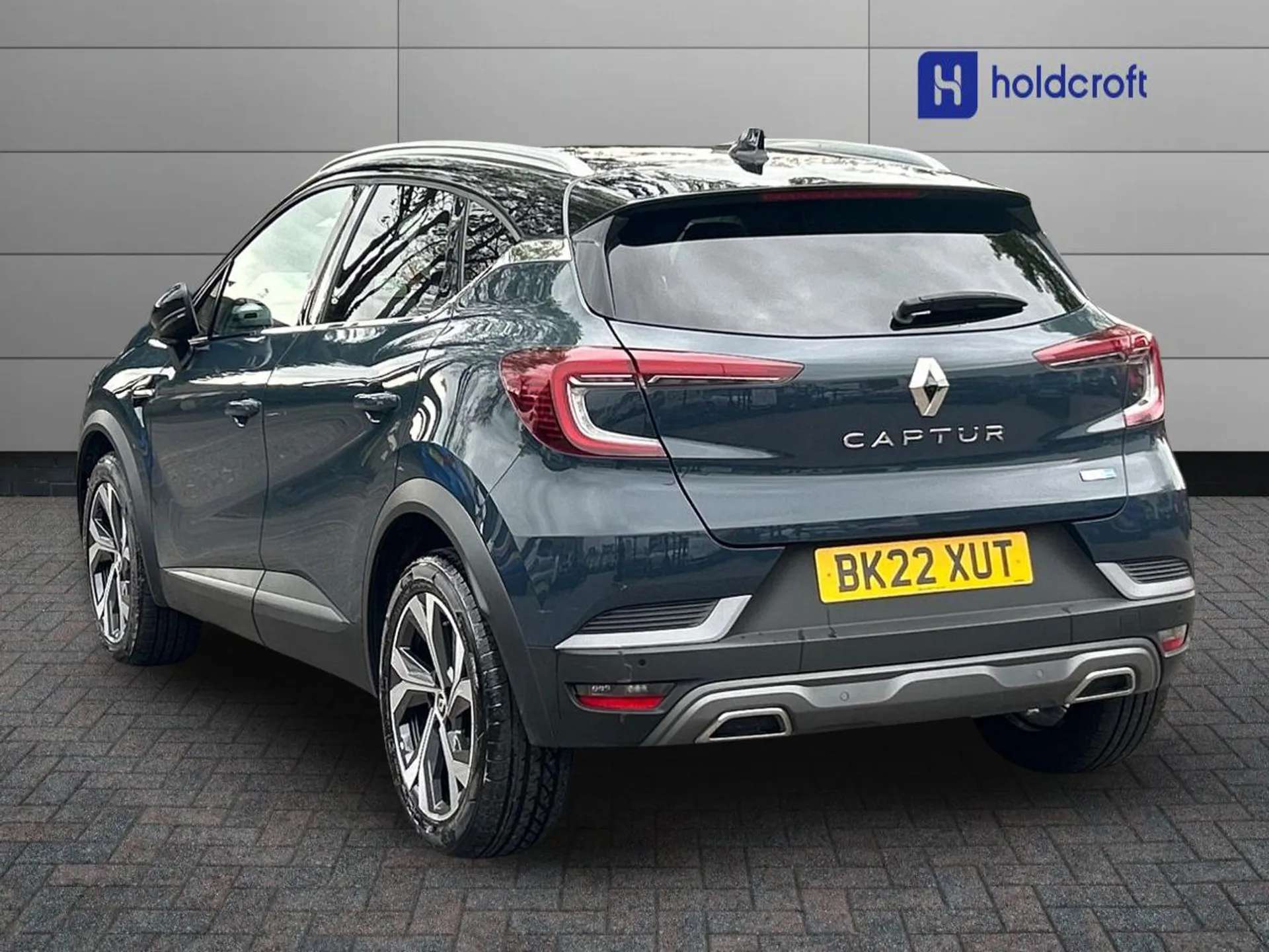 A 2022 RENAULT CAPTUR 1.6 E-TECH Hybrid 145 R.S. Line 5dr Auto A 2022 RENAULT CAPTUR 1.6 E-TECH Hybrid 145 R.S. Line 5dr Auto
