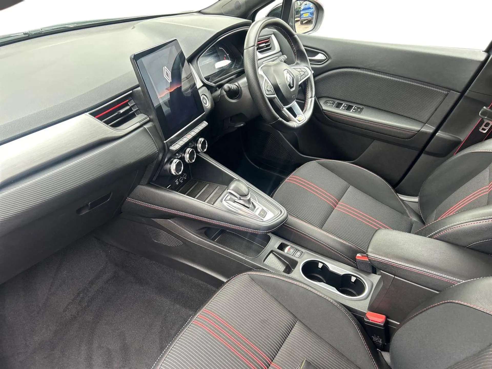 A 2022 RENAULT CAPTUR 1.6 E-TECH Hybrid 145 R.S. Line 5dr Auto A 2022 RENAULT CAPTUR 1.6 E-TECH Hybrid 145 R.S. Line 5dr Auto