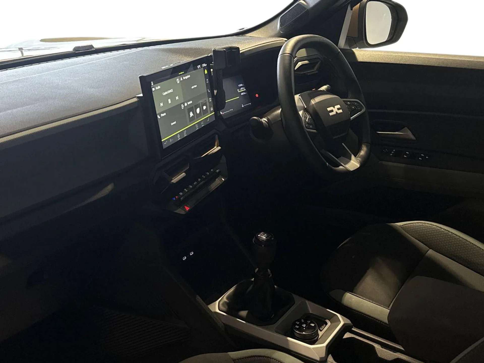 A 2025 DACIA DUSTER 1.2 TCe 130 Extreme 5dr 4X4 A 2025 DACIA DUSTER 1.2 TCe 130 Extreme 5dr 4X4