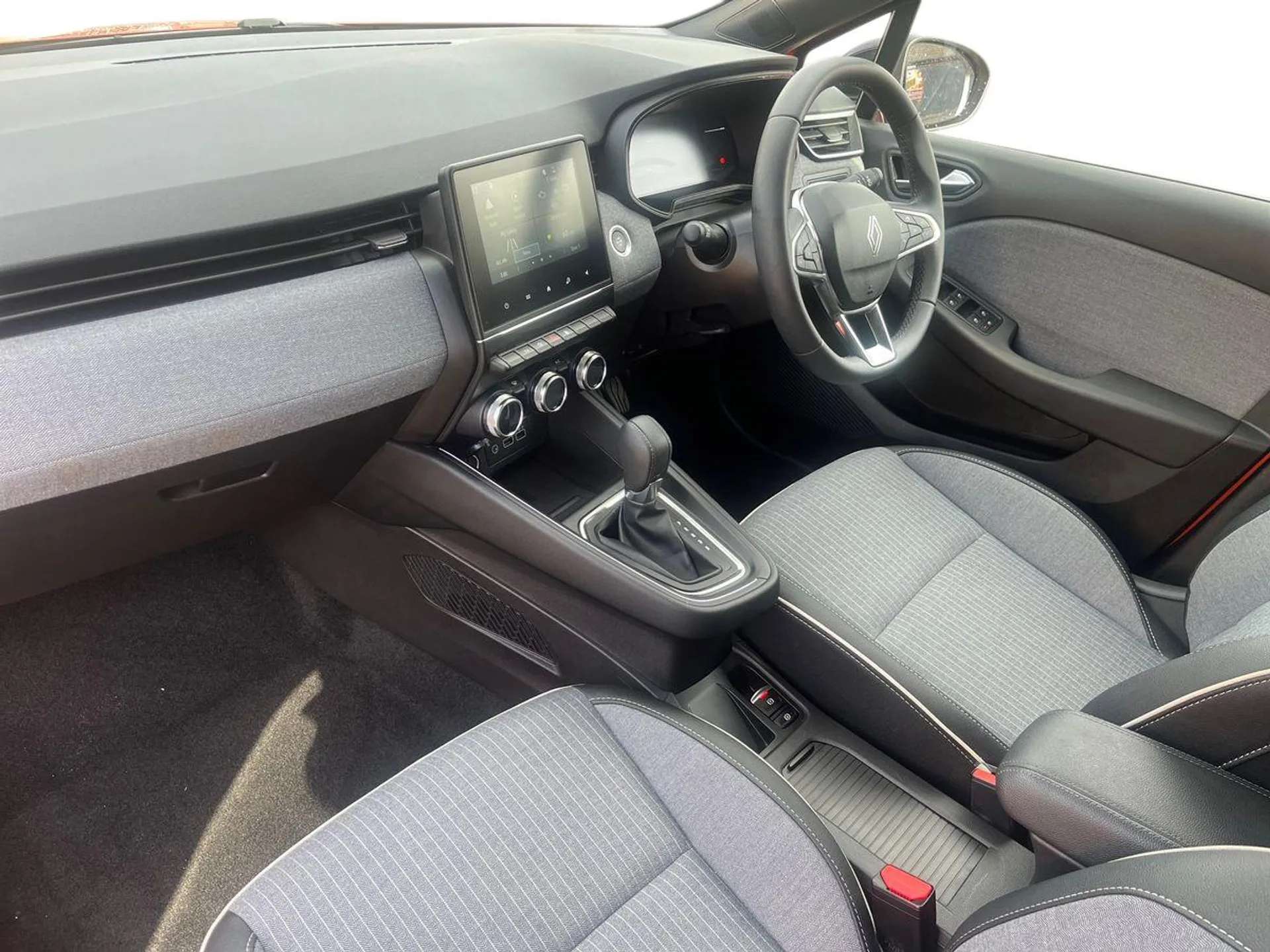 A 2024 RENAULT CLIO 1.6 E-TECH full hybrid 145 Techno 5dr Auto A 2024 RENAULT CLIO 1.6 E-TECH full hybrid 145 Techno 5dr Auto