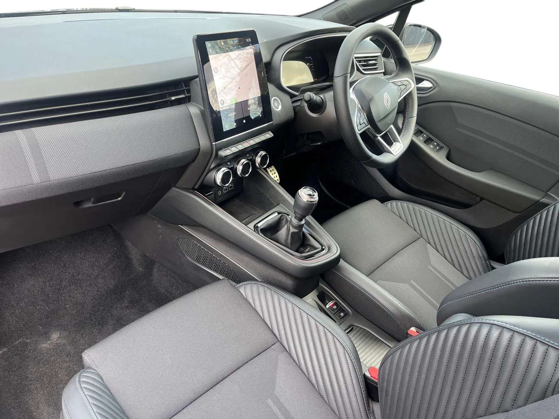 A 2025 RENAULT CLIO 1.0 TCe 90 Esprit Alpine 5dr A 2025 RENAULT CLIO 1.0 TCe 90 Esprit Alpine 5dr