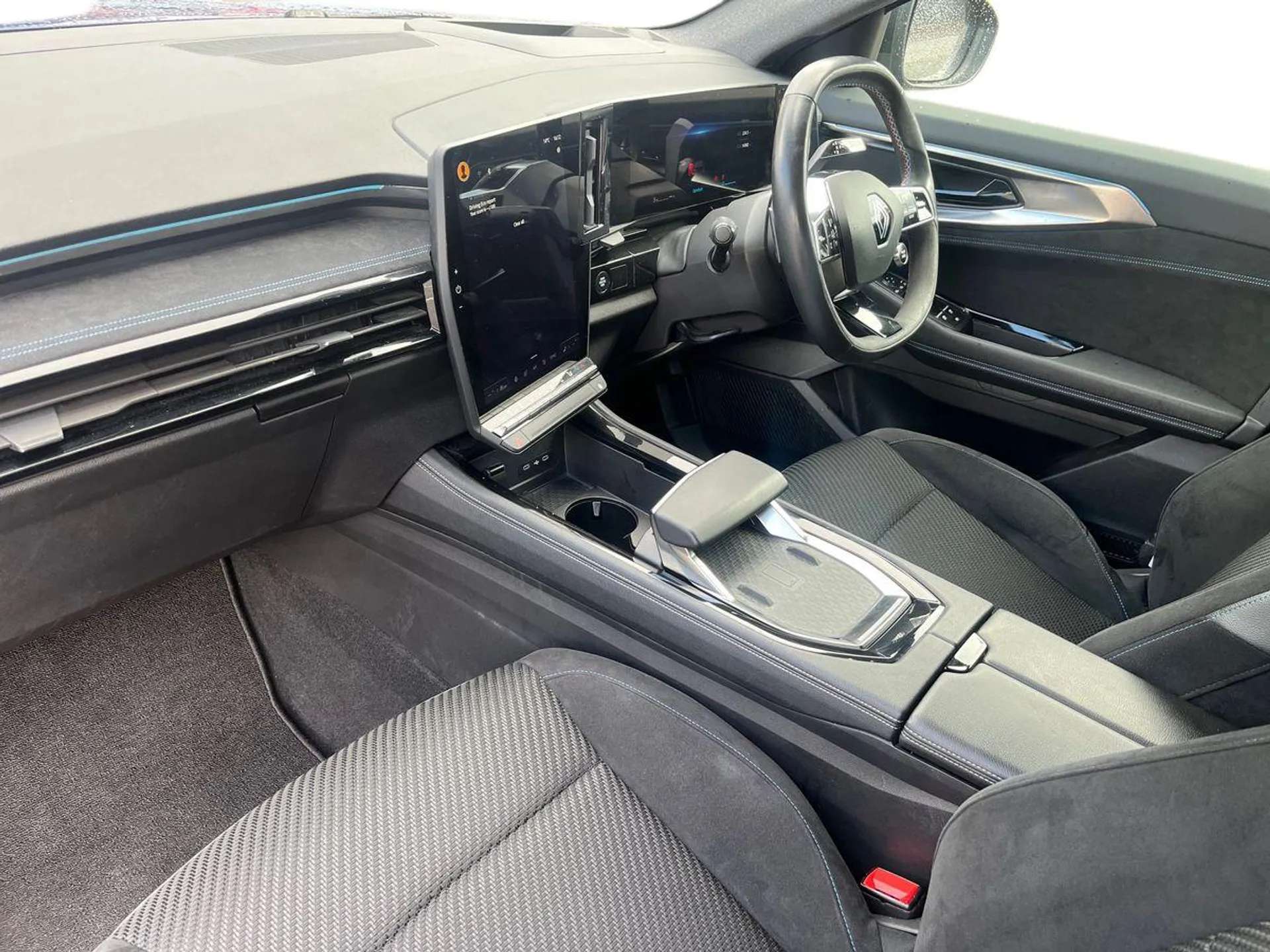 A 2024 RENAULT AUSTRAL E-Tech FHEV Techno Esprit Alpine 5dr Auto A 2024 RENAULT AUSTRAL E-Tech FHEV Techno Esprit Alpine 5dr Auto