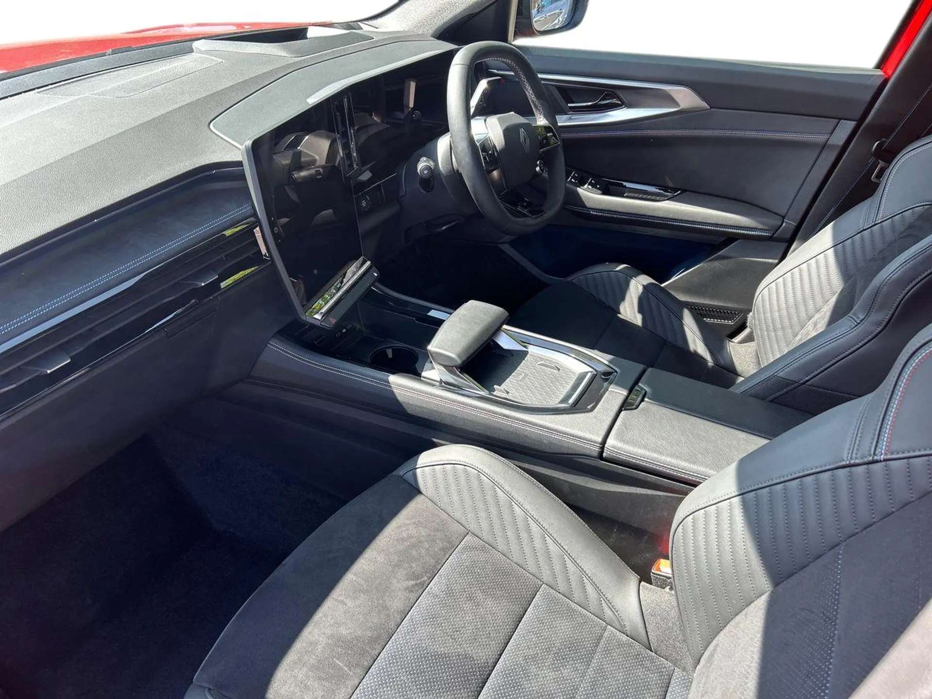 A 2025 RENAULT RAFALE E-Tech FHEV Techno Esprit Alpine 5dr Auto 4C A 2025 RENAULT RAFALE E-Tech FHEV Techno Esprit Alpine 5dr Auto 4C